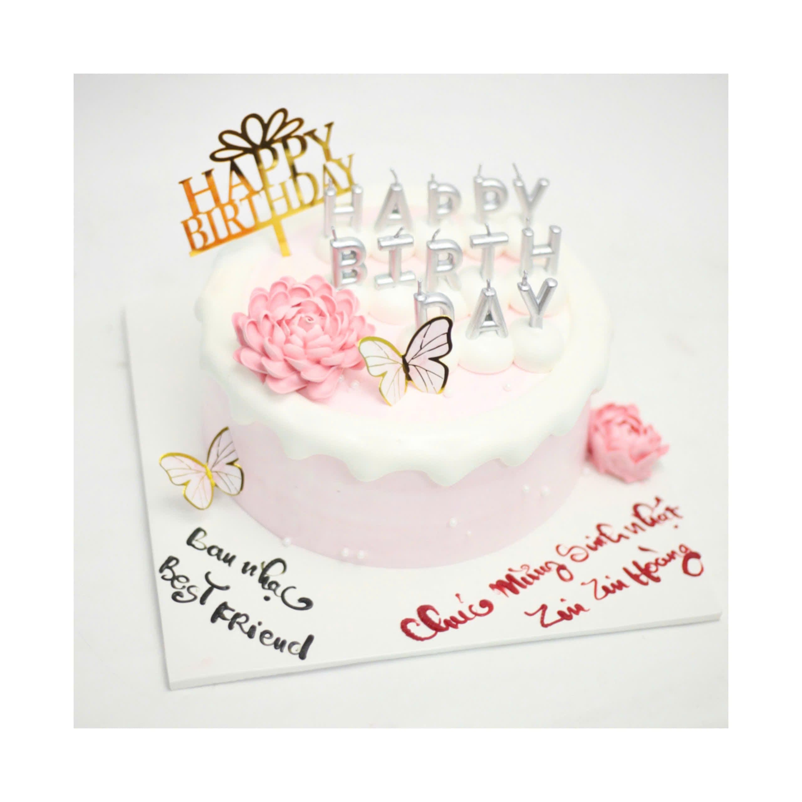 Bánh kem hoa hồng và bướm xinh