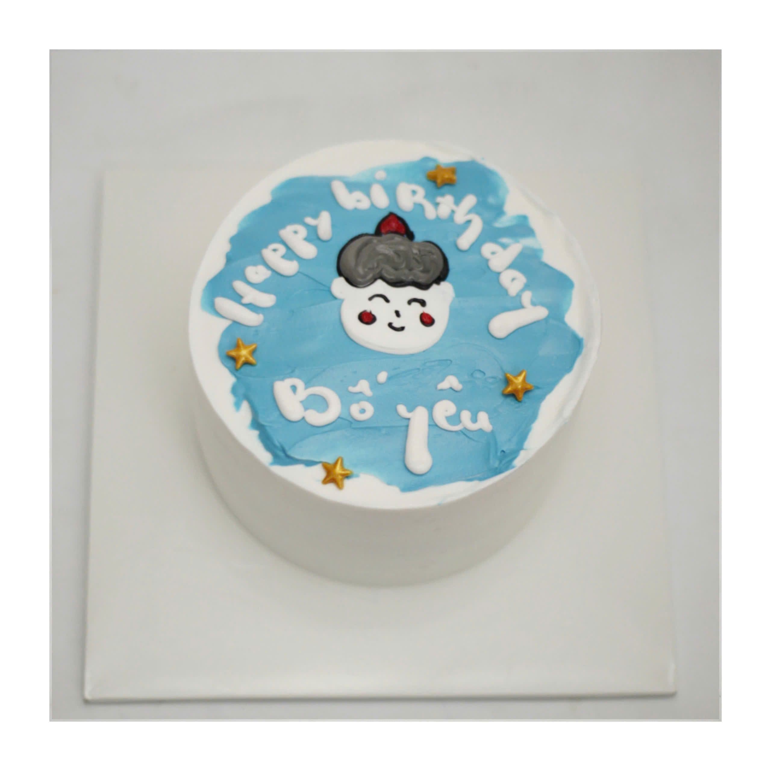 Bánh vẽ hình mặt bé trai nền xanh