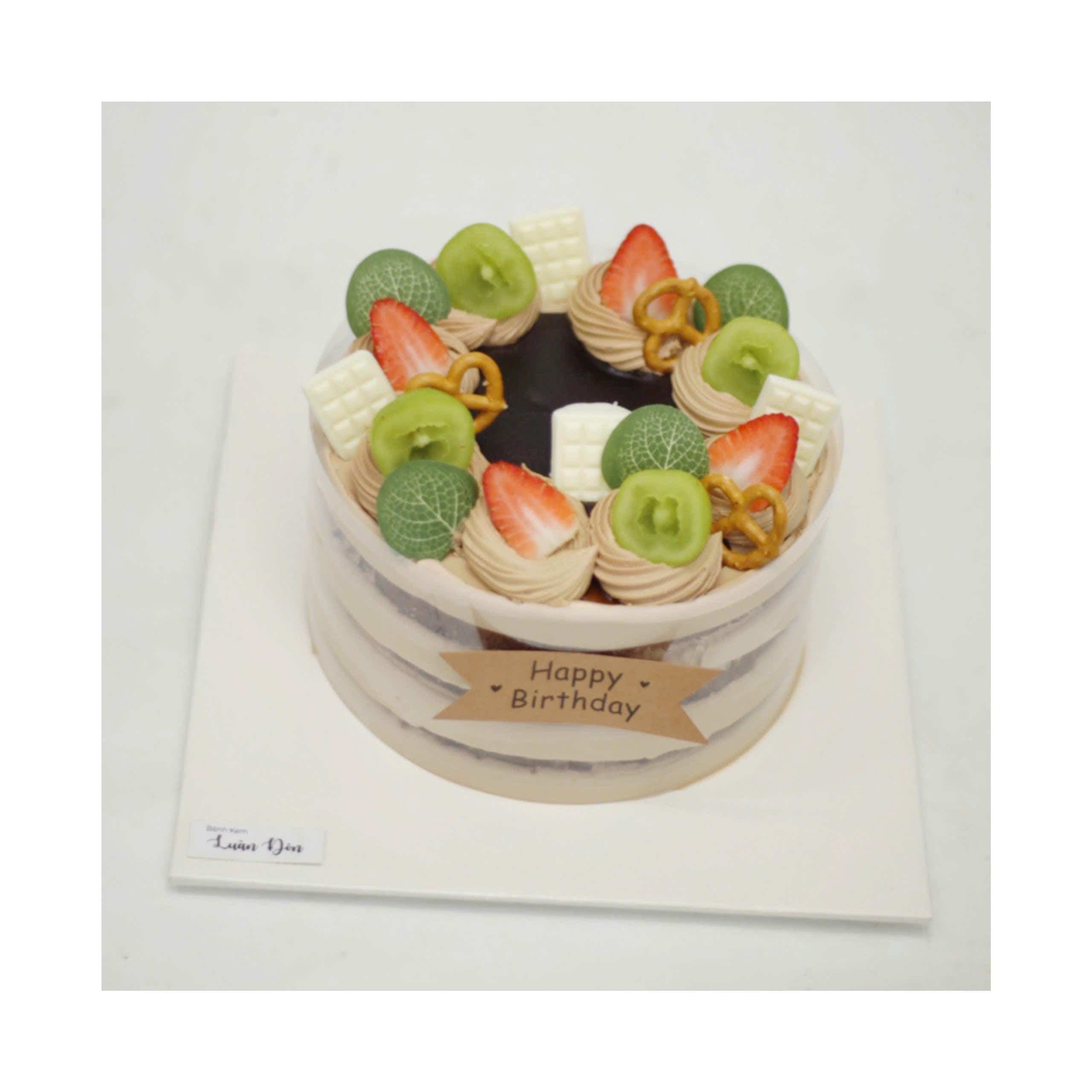 Bánh kem chocolate trái cây tươi hiện đại