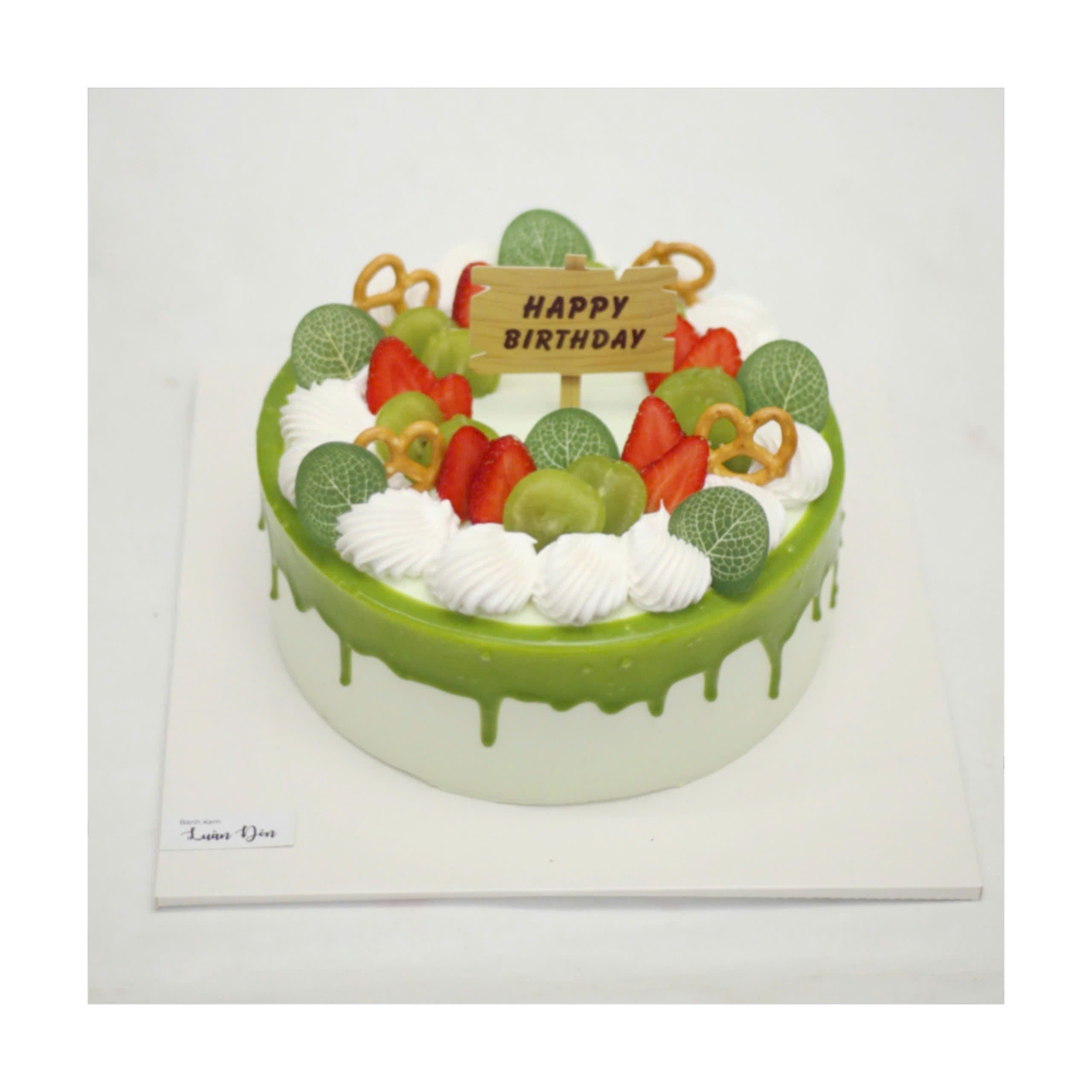 Bánh kem hoa quả dâu tây nho xanh