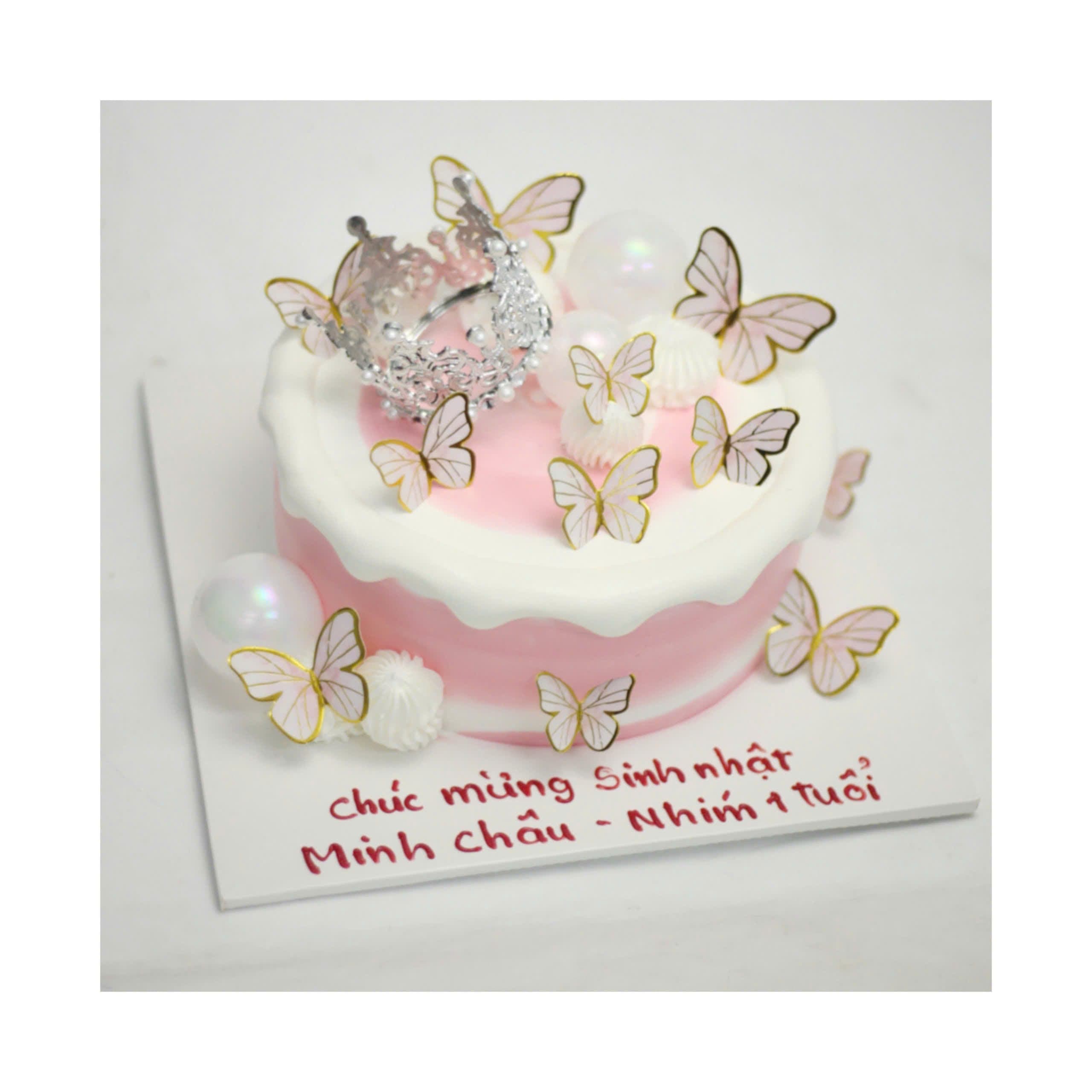 Bánh kem vương miện và bướm hồng