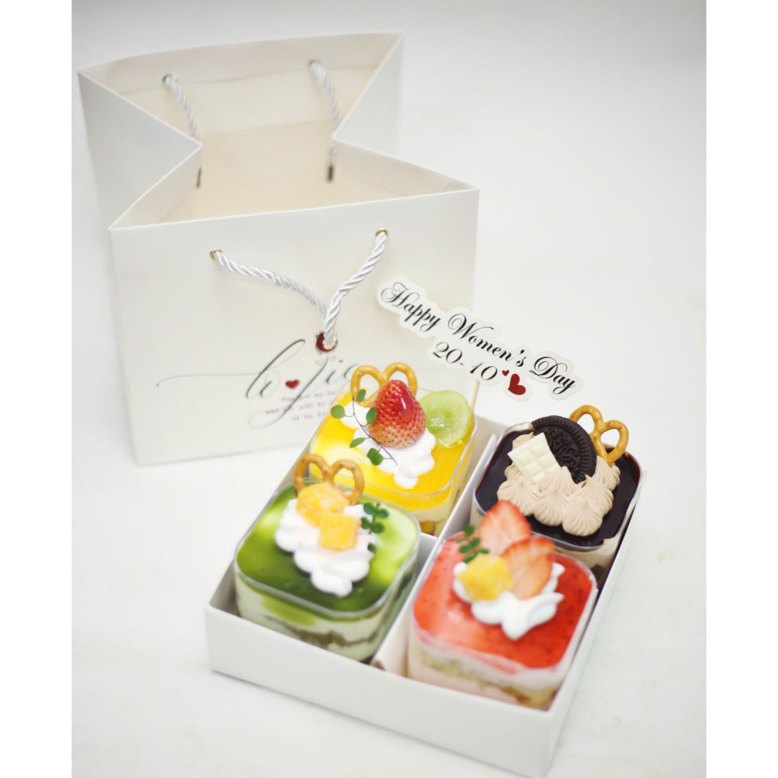 Set 4 bánh kem cắt miếng nhỏ