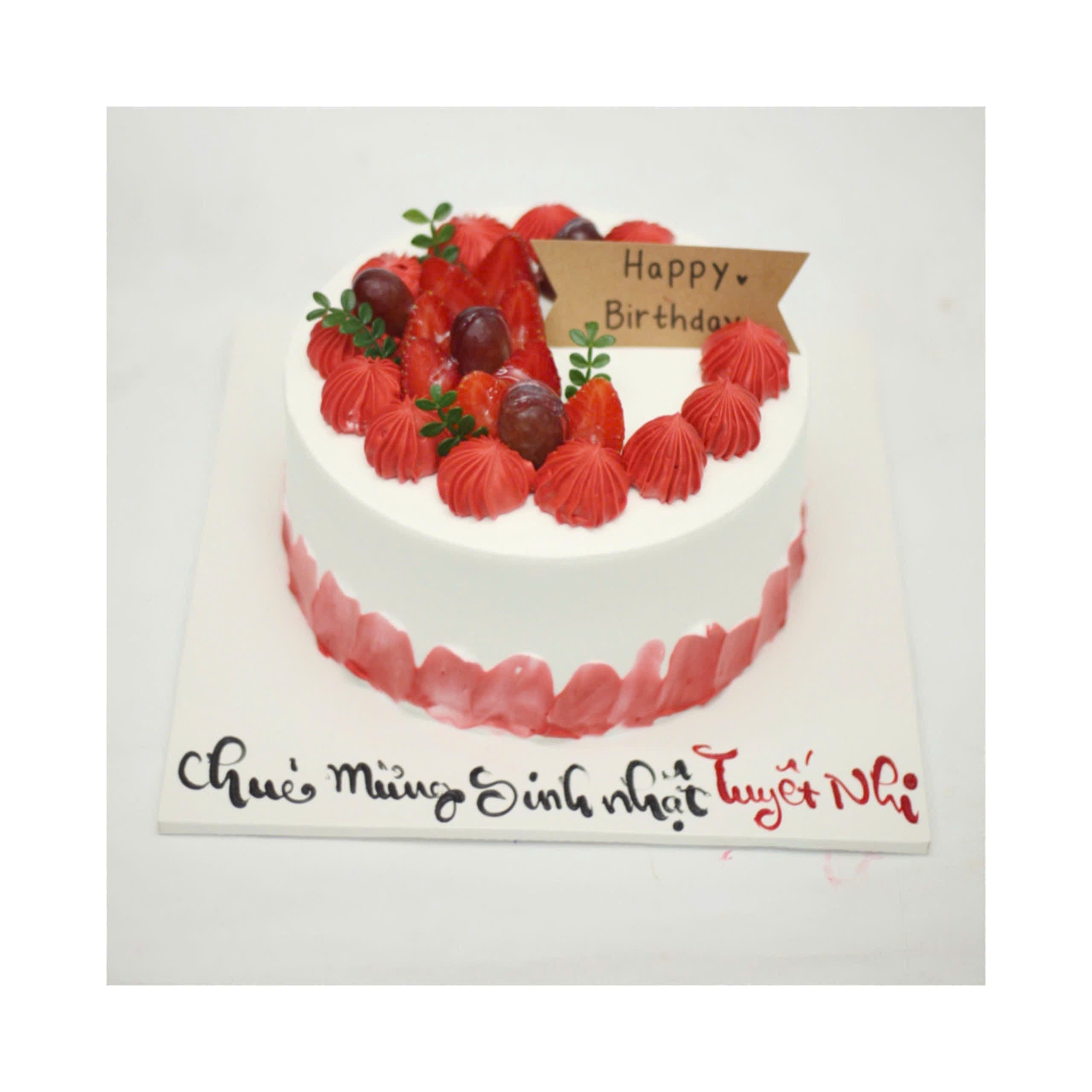 Bánh kem trang trí dâu tây tươi