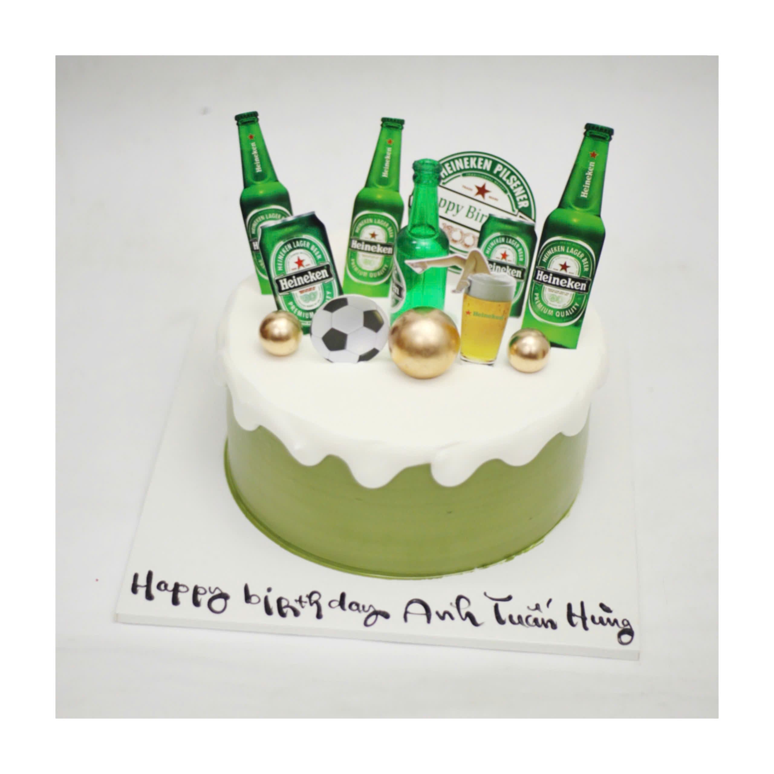Bánh kem trang trí chai bia Heineken