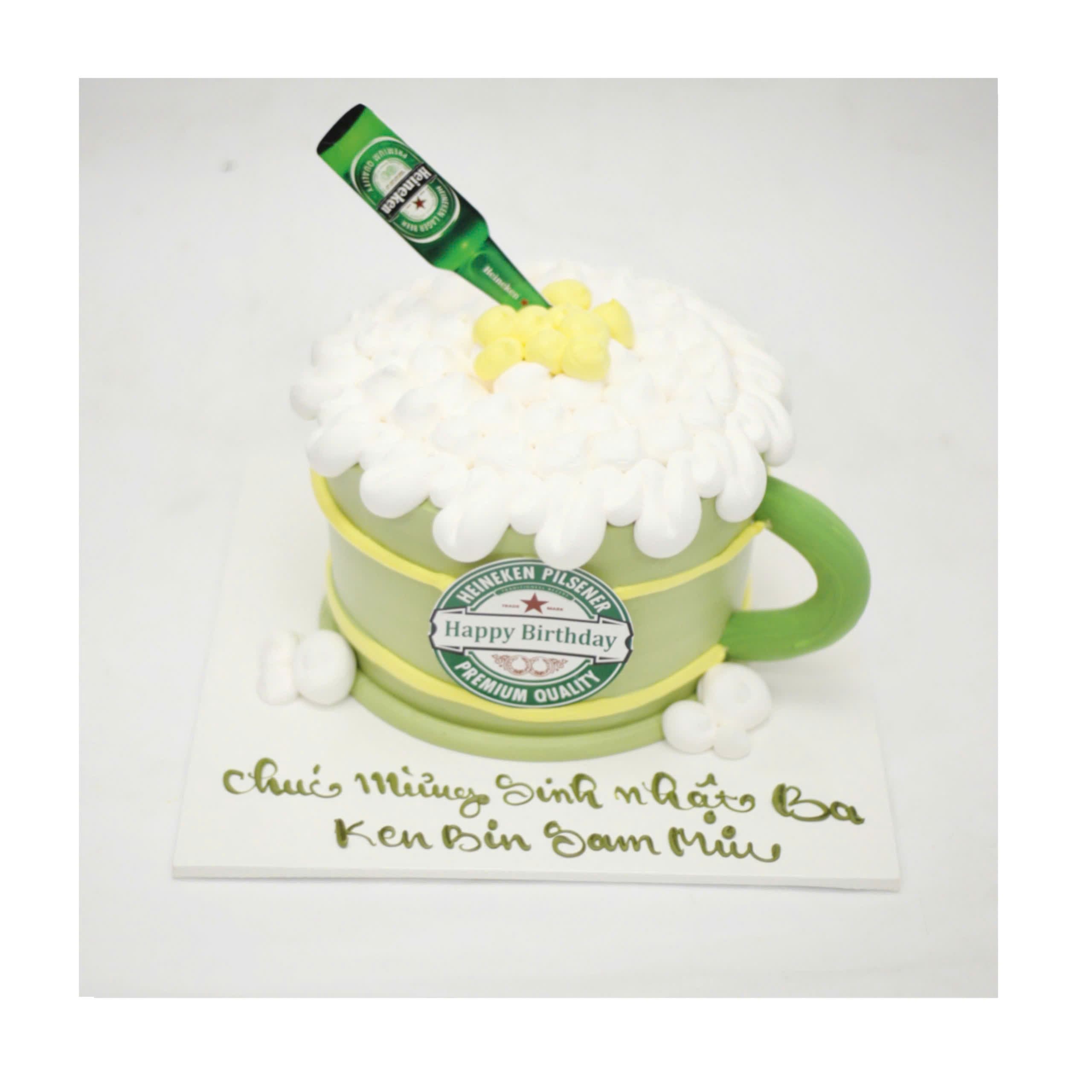 Bánh kem hình ly bia Heineken độc đáo