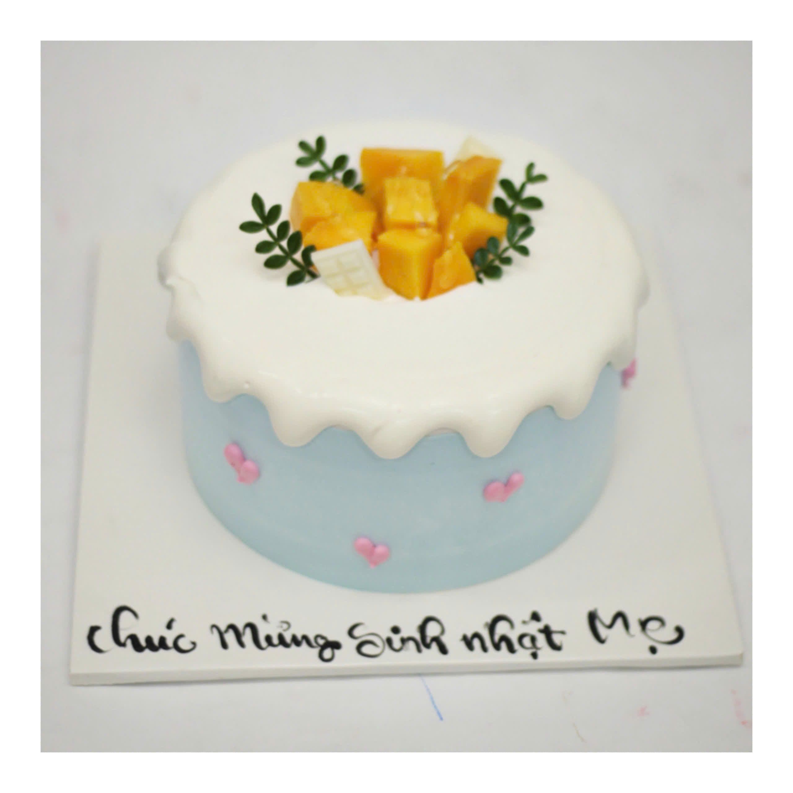 Bánh kem xanh trang trí xoài tươi thanh mát