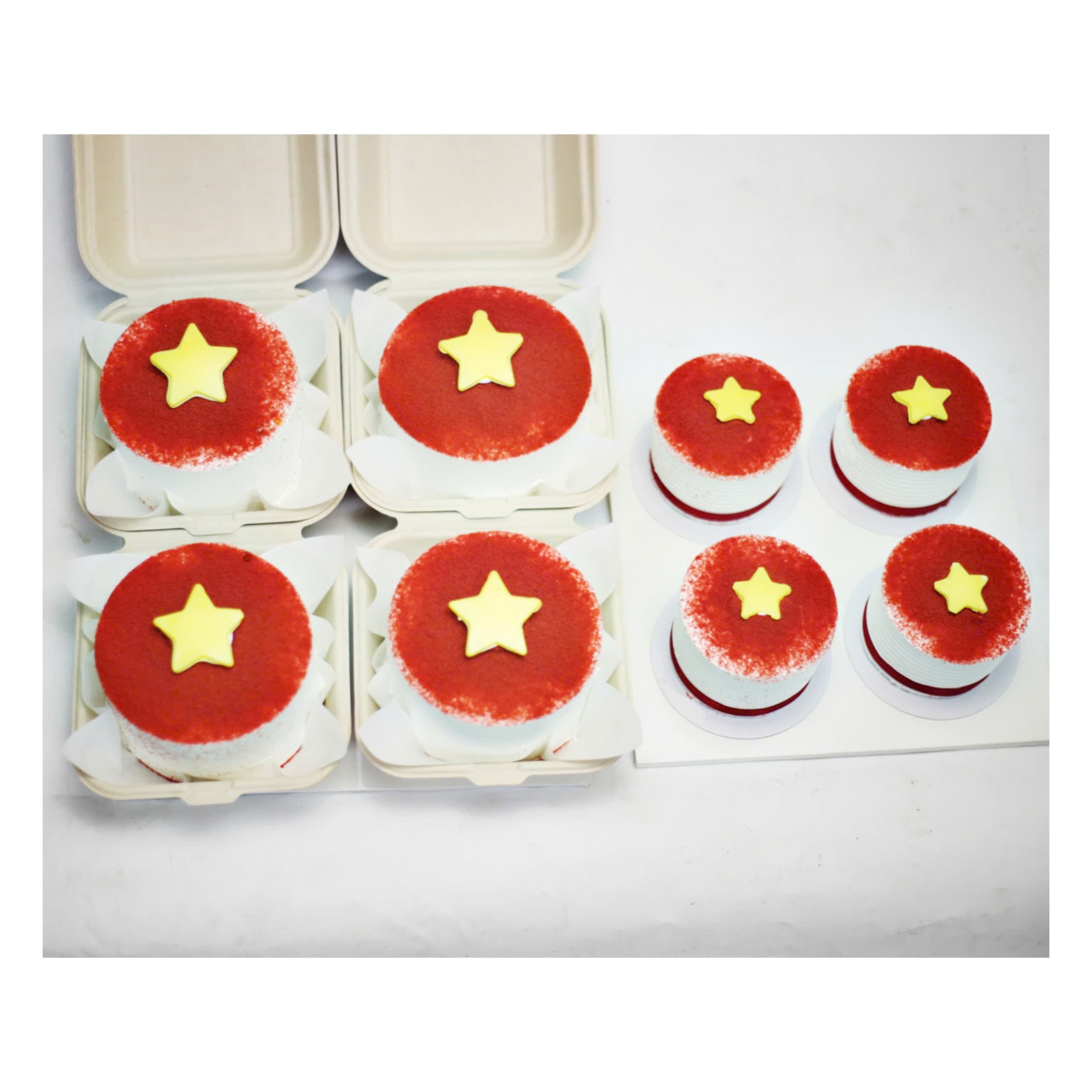 Set bánh bento đỏ sao vàng rực rỡ