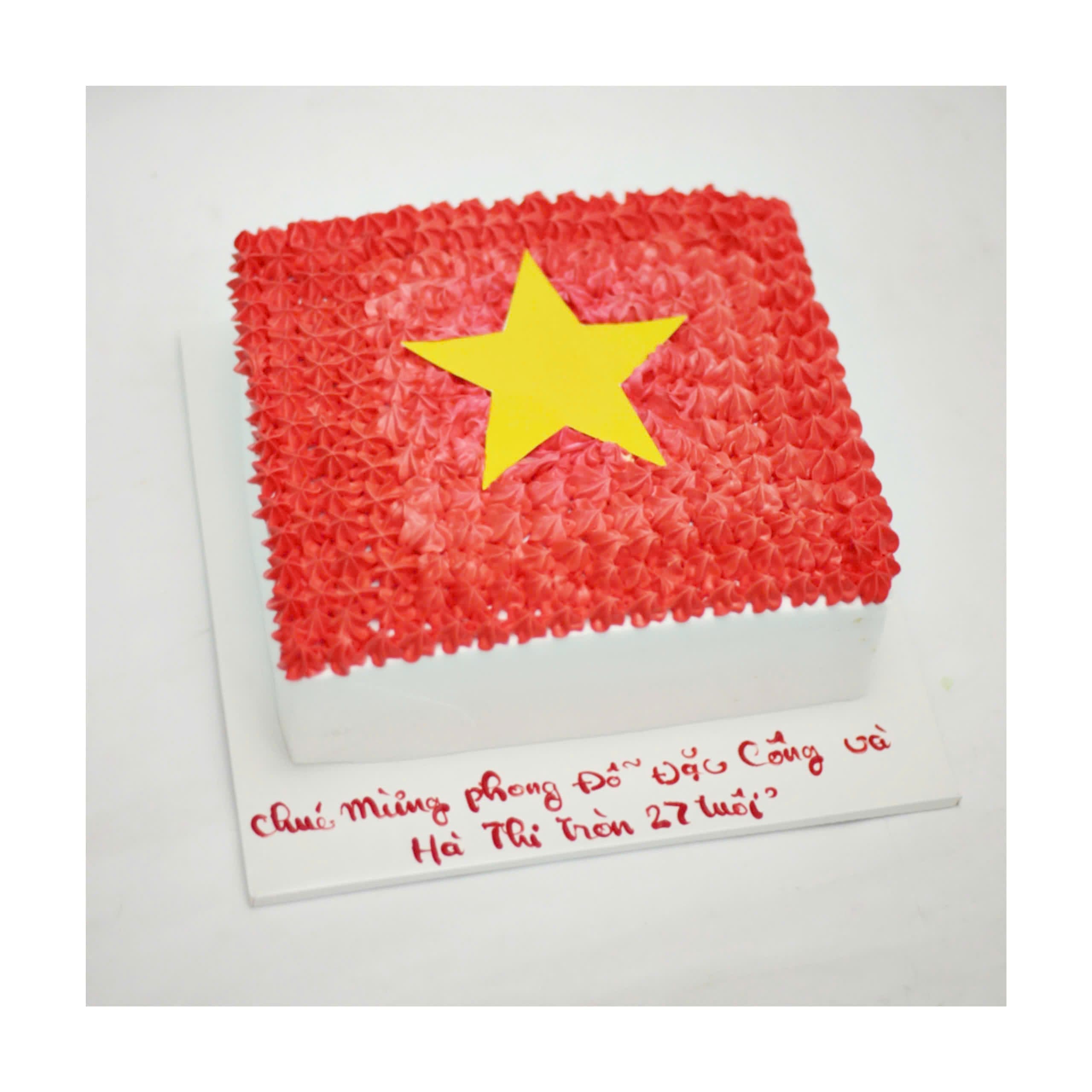 Bánh kem hình lá cờ Việt Nam