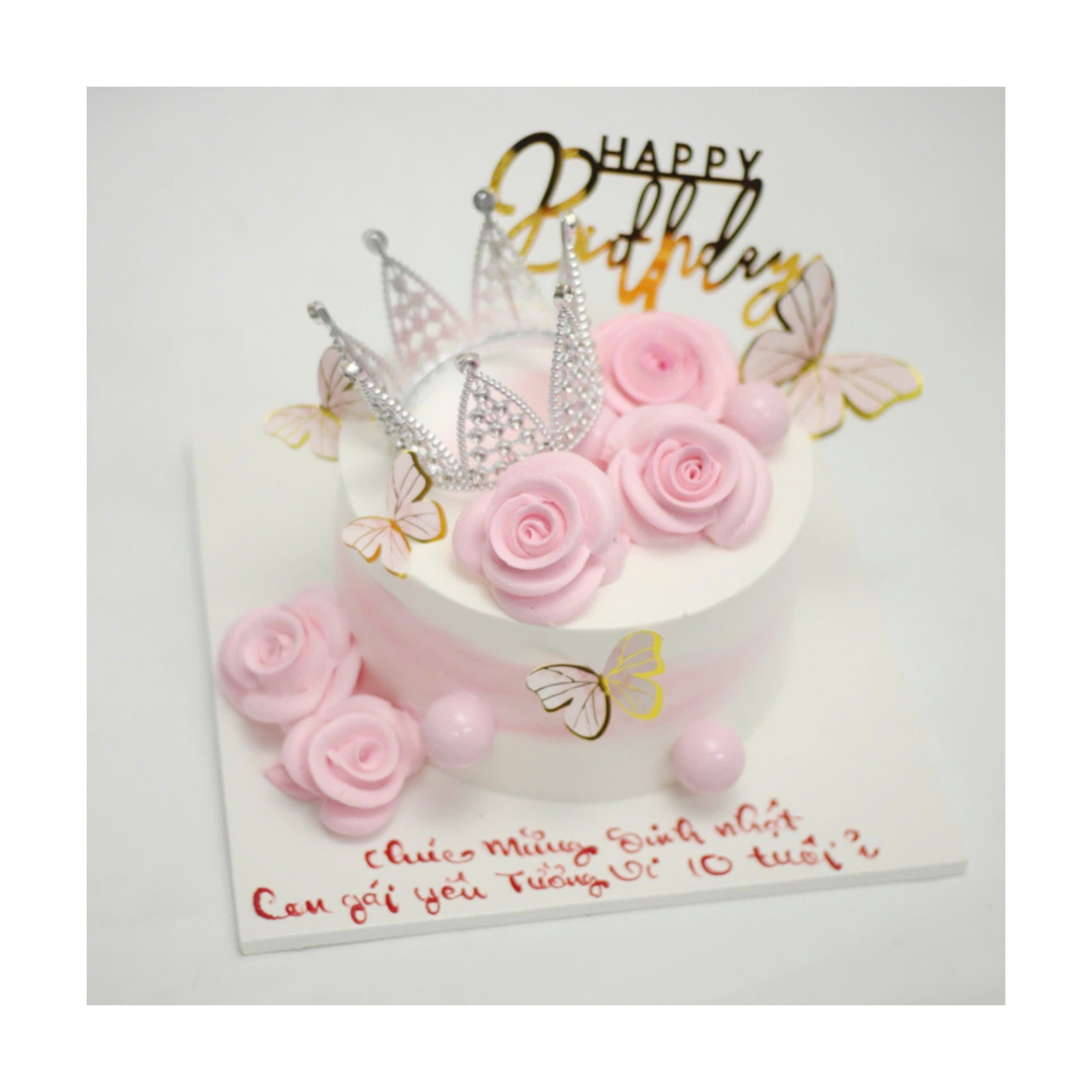 Bánh kem vương miện và hoa hồng
