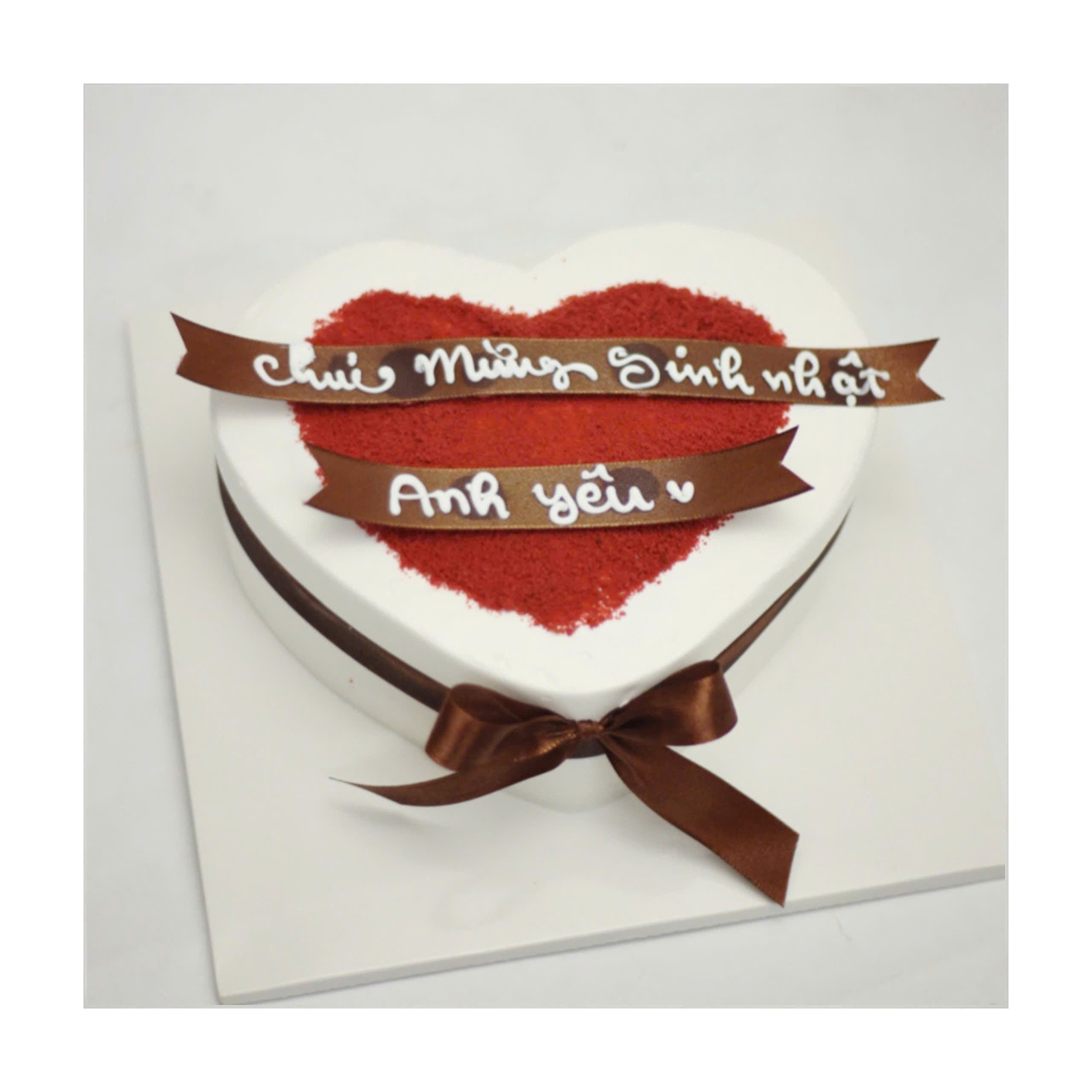 Bánh sinh nhật hình trái tim đỏ tặng anh