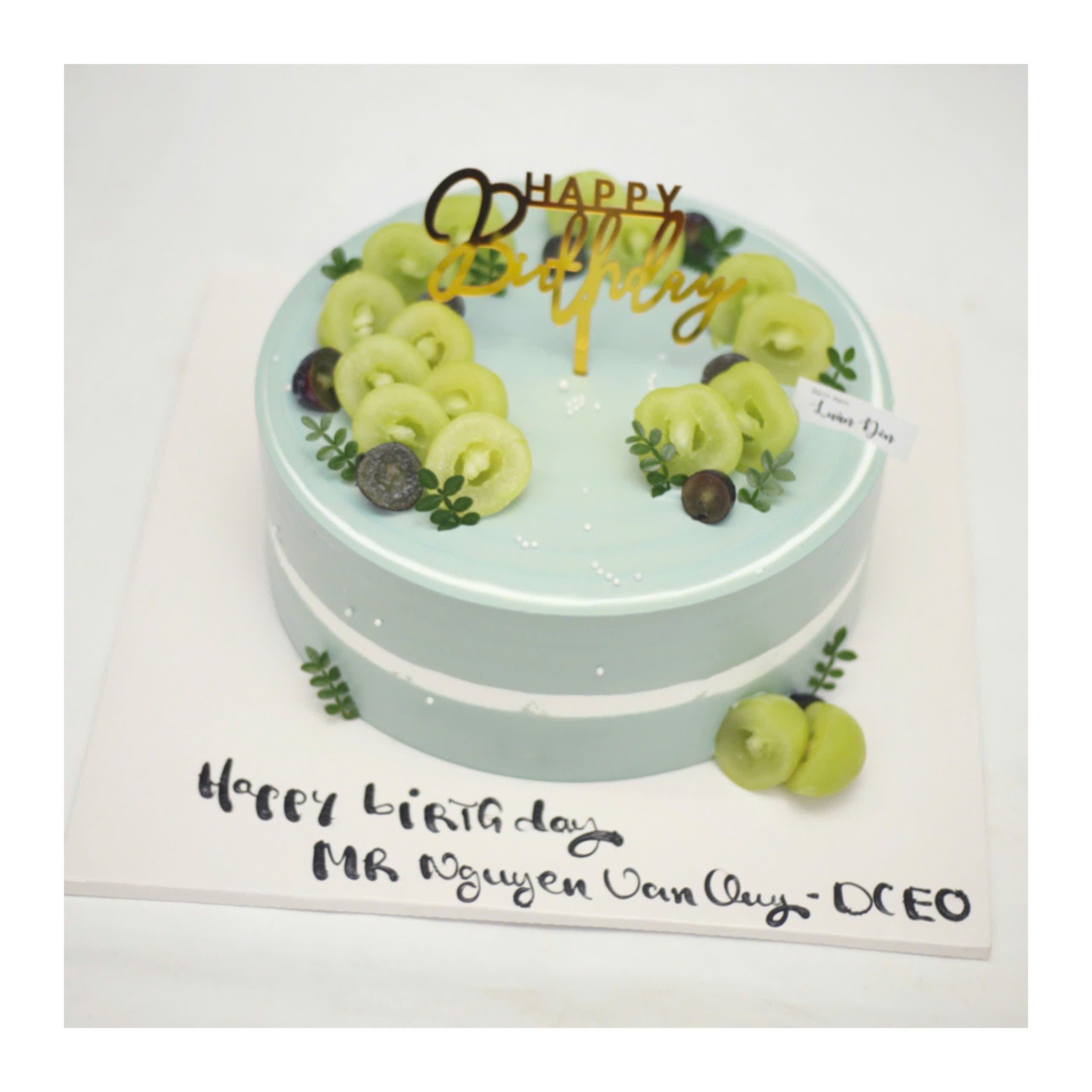 Bánh kem cốt xanh trang trí nho mẫu đơn