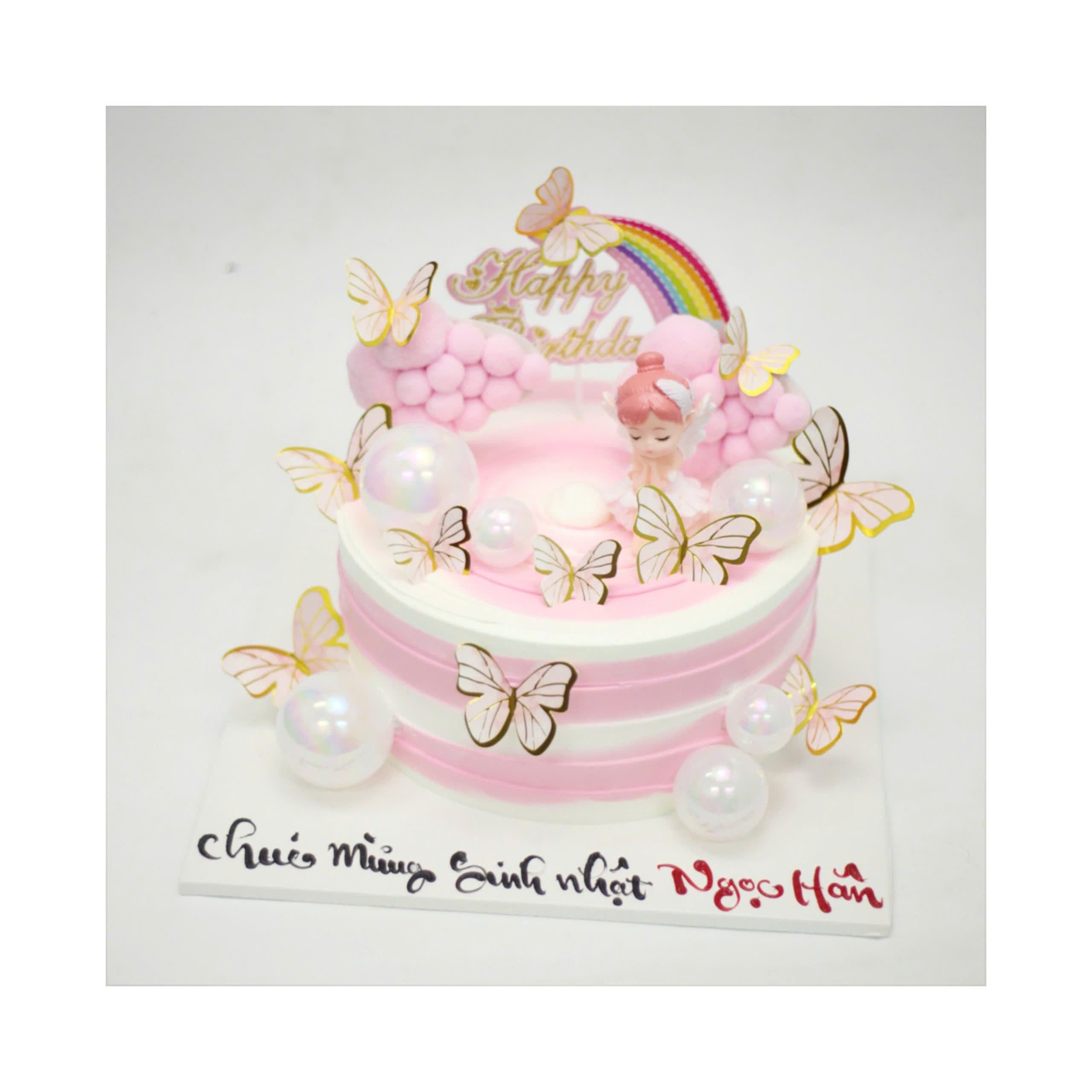 Bánh kem thiên thần hồng trang trí bướm vàng