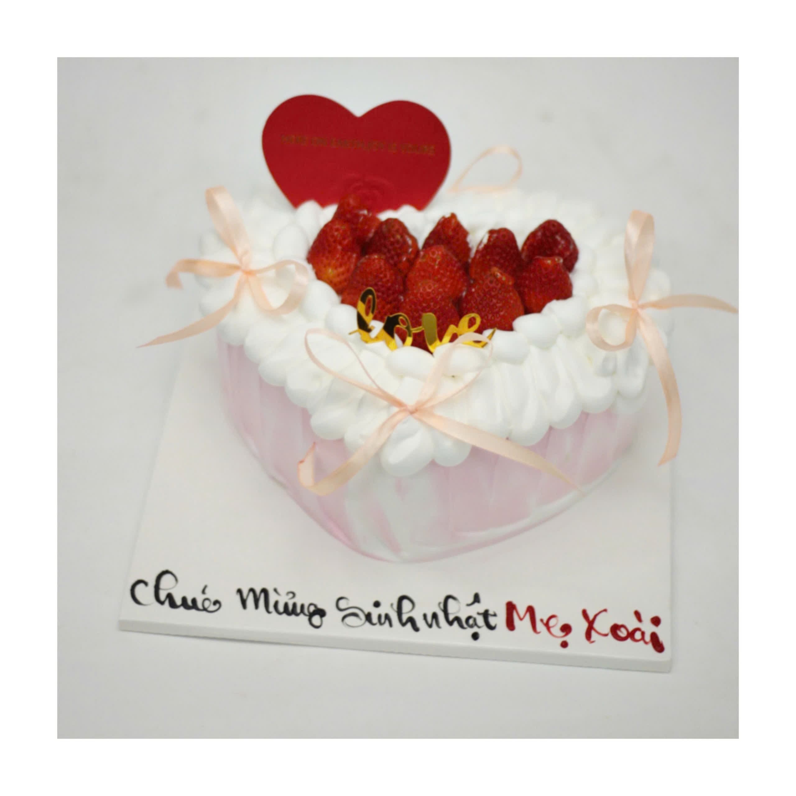 Bánh kem dâu tây hình trái tim