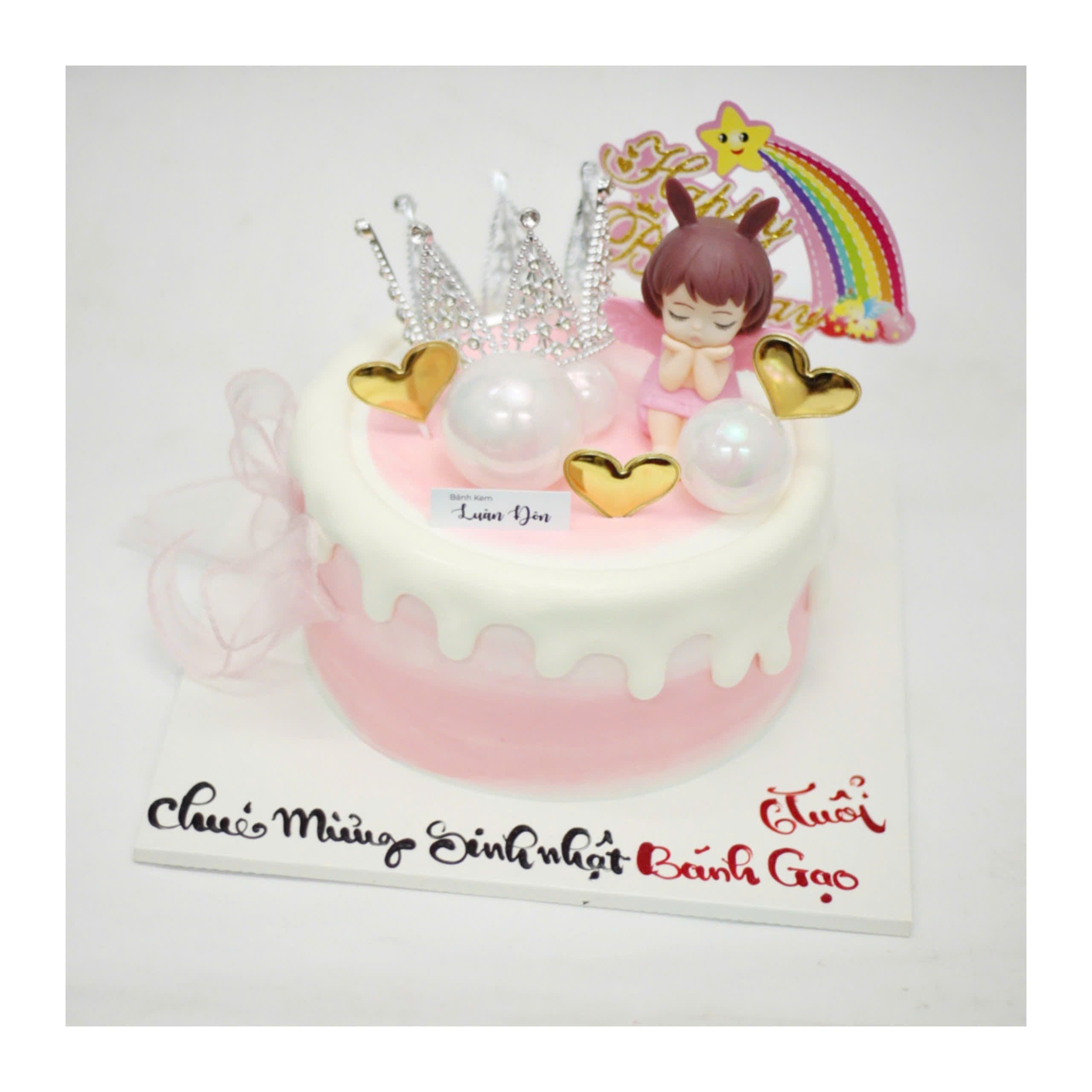 Bánh kem vương miện hồng tặng bé Gạo