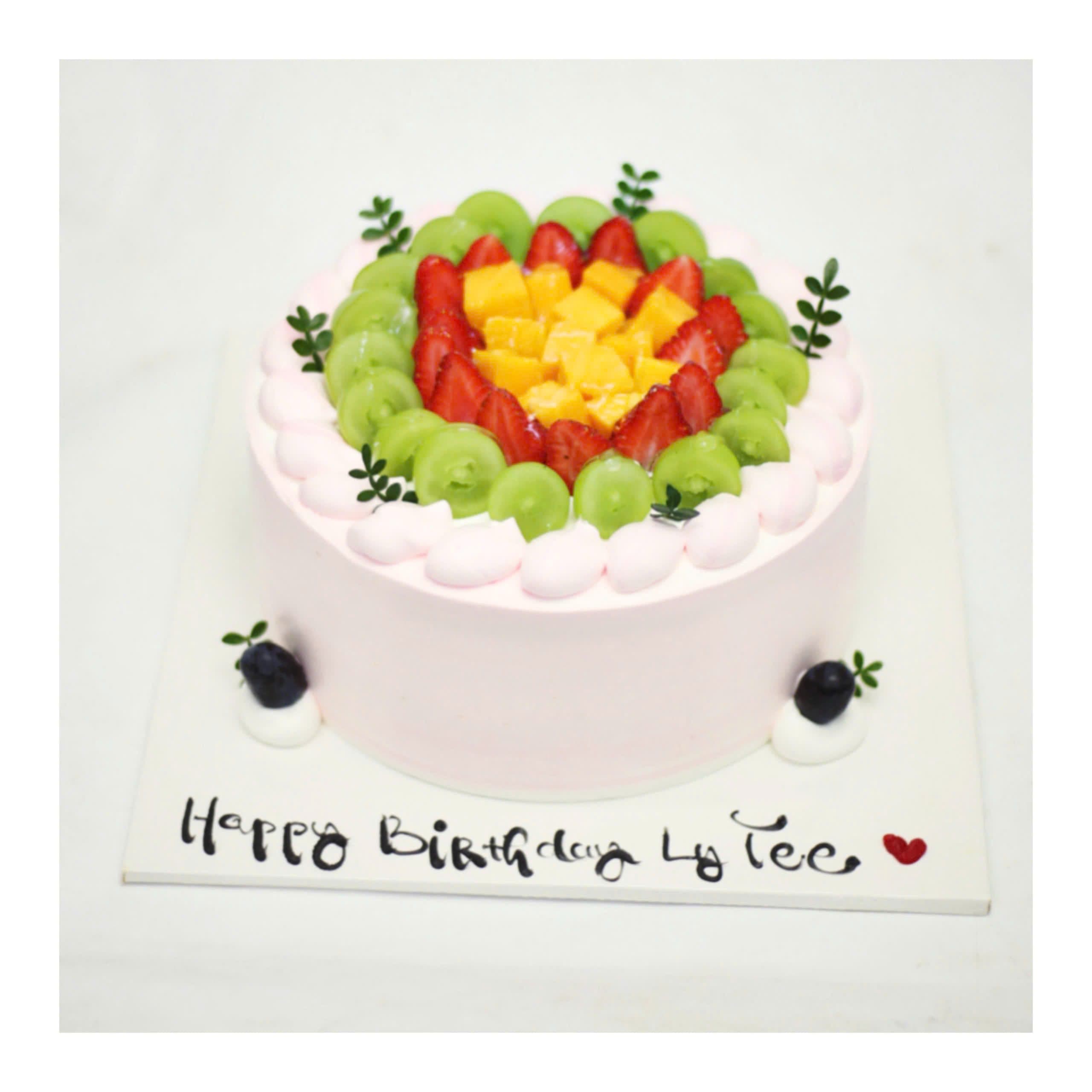 Bánh kem hoa quả tươi mát đa sắc màu