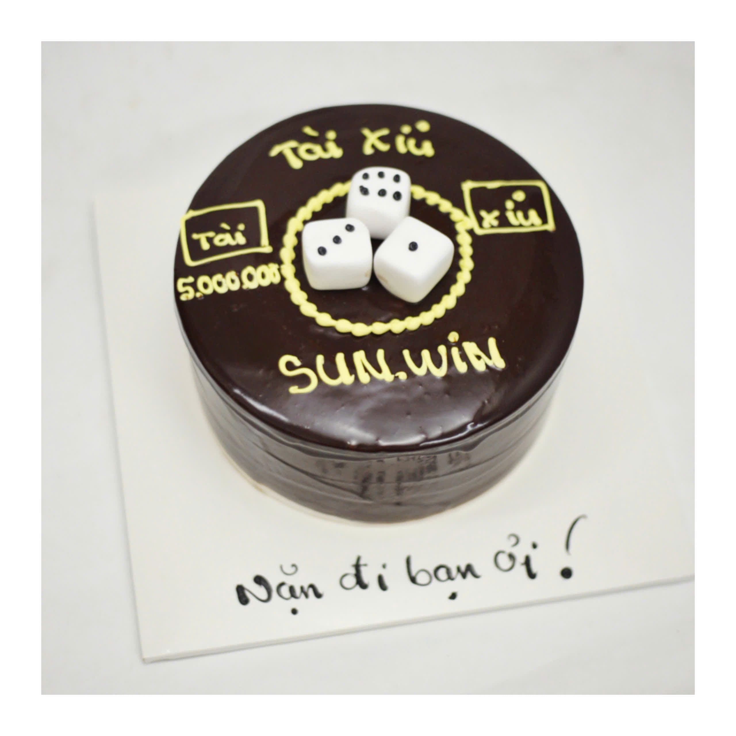 Bánh kem socola chủ đề Tài Xỉu độc đáo
