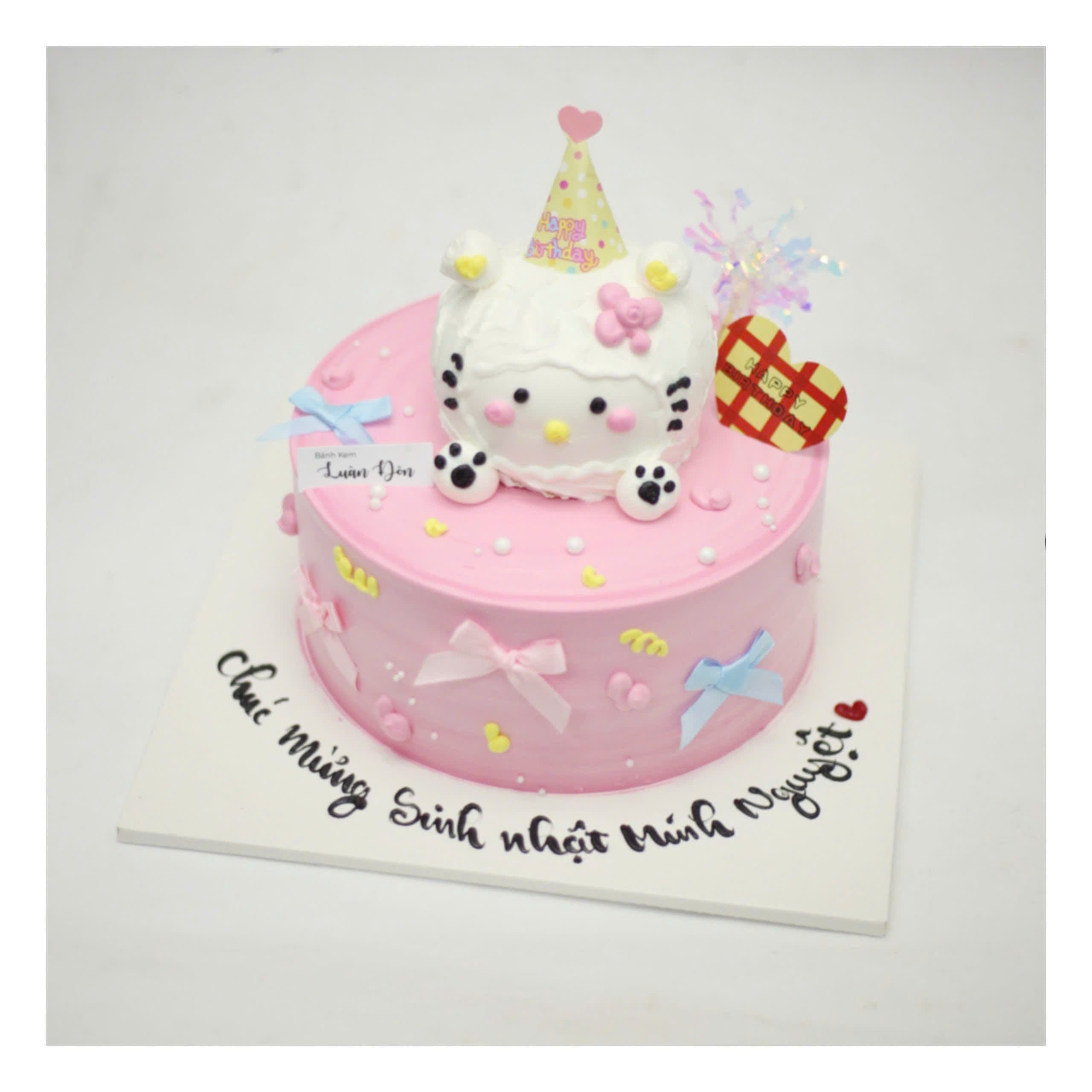 Bánh kem Hello Kitty hồng xinh xắn