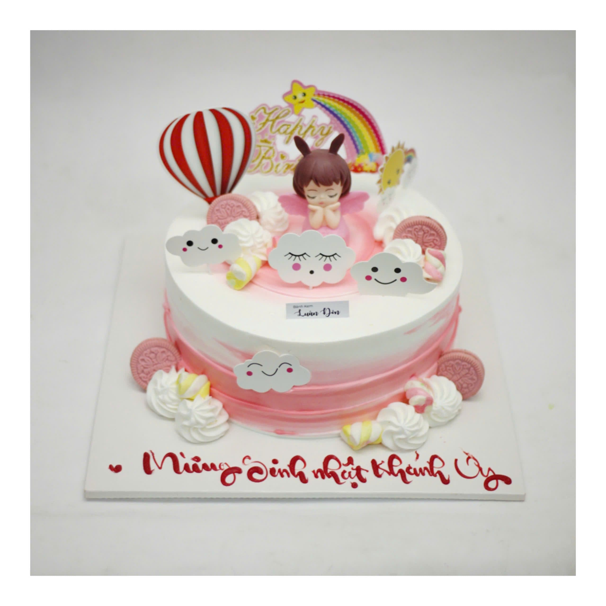 Bánh kem thiên thần nhỏ và khinh khí cầu