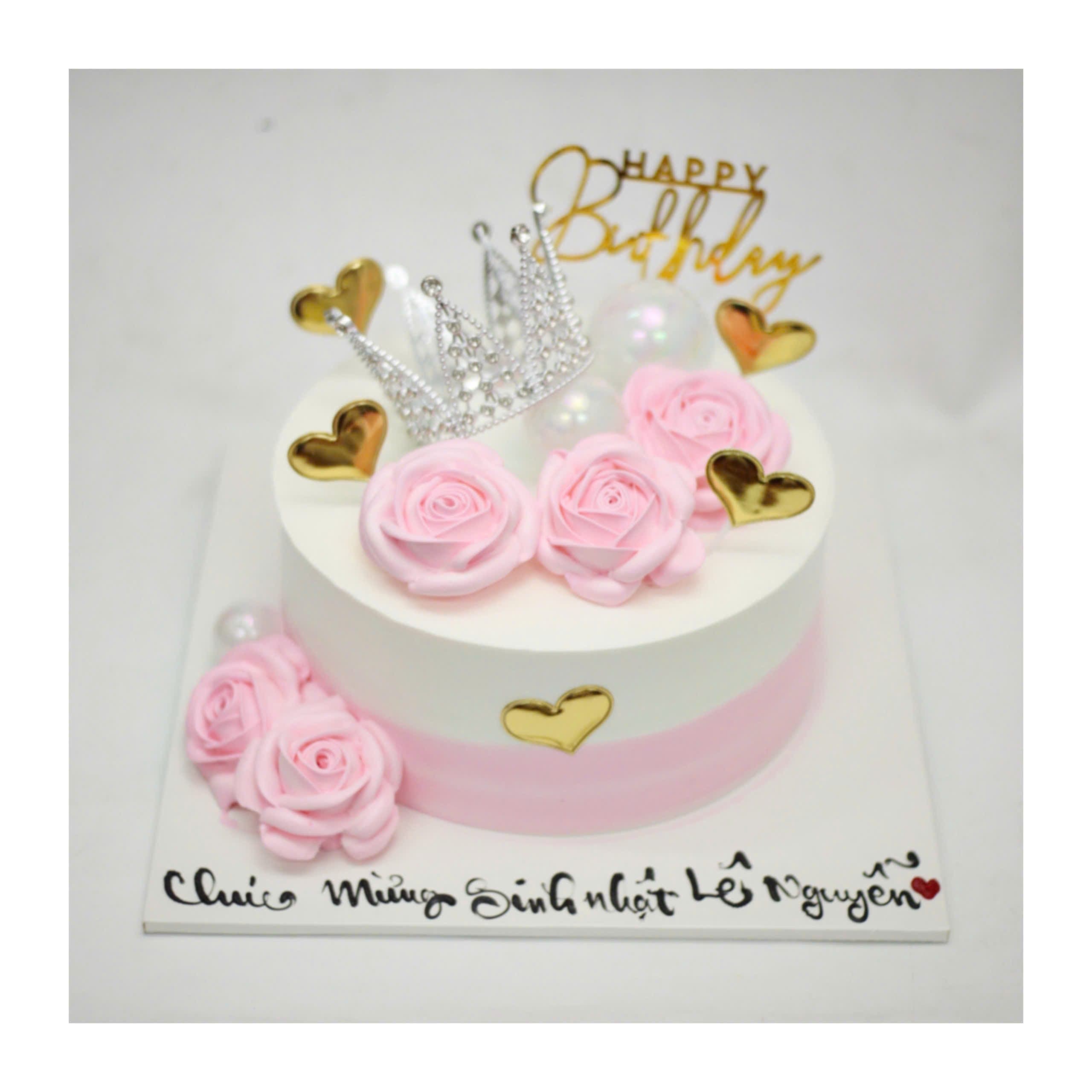 Bánh kem vương miện và hoa hồng quý phái