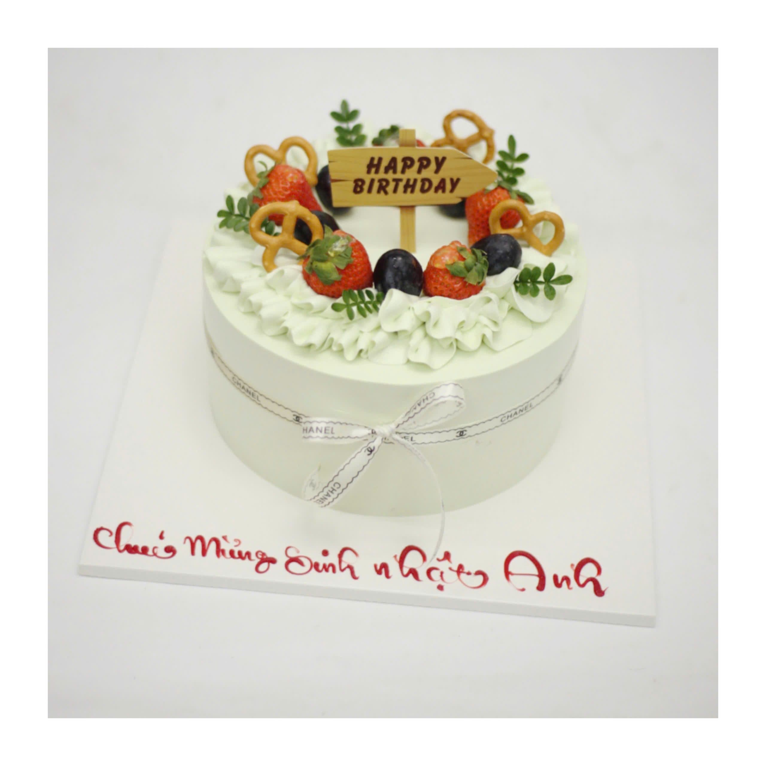 Bánh kem dâu tây mâm xôi trang trí bánh quy