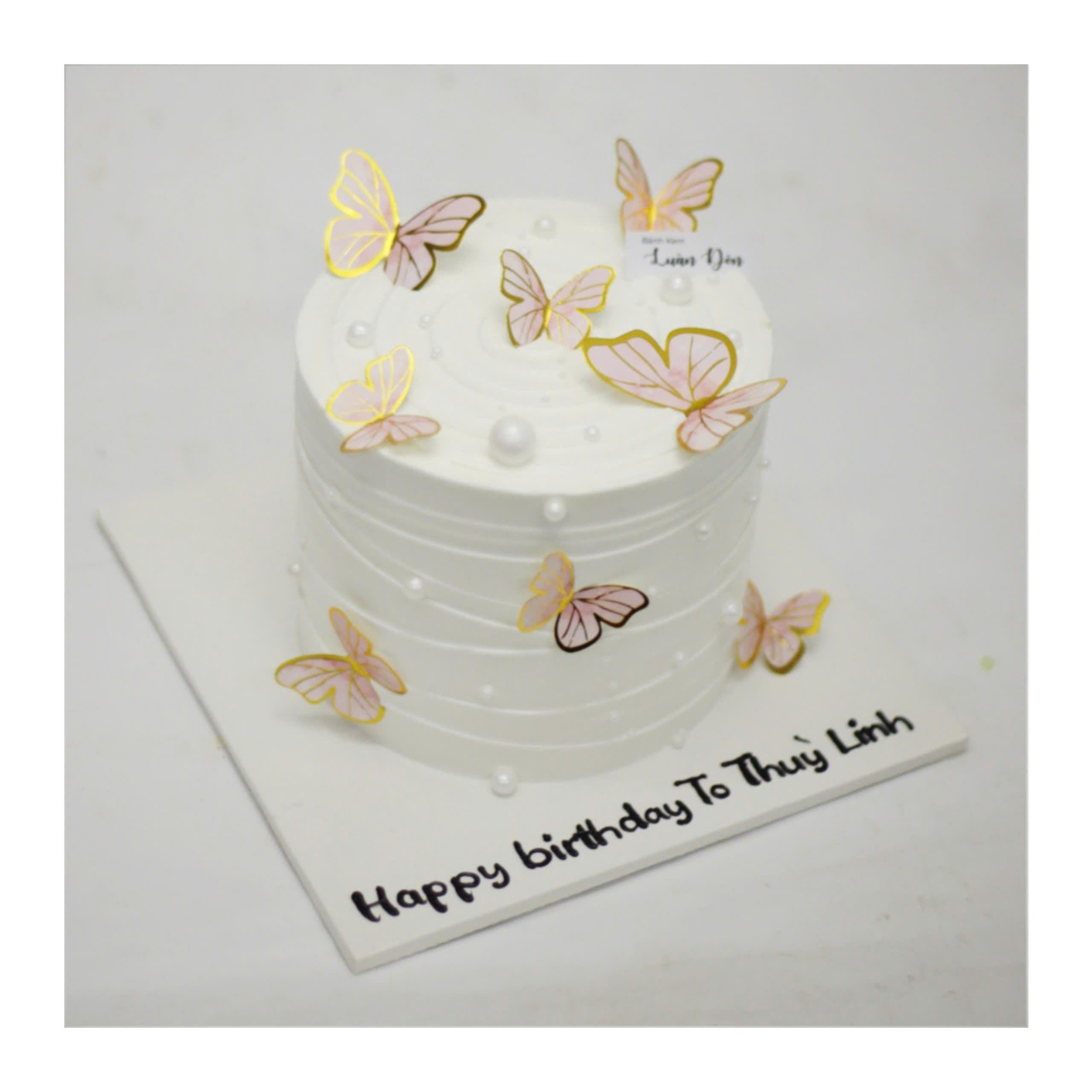 Bánh kem trắng đính bướm hồng tinh khôi