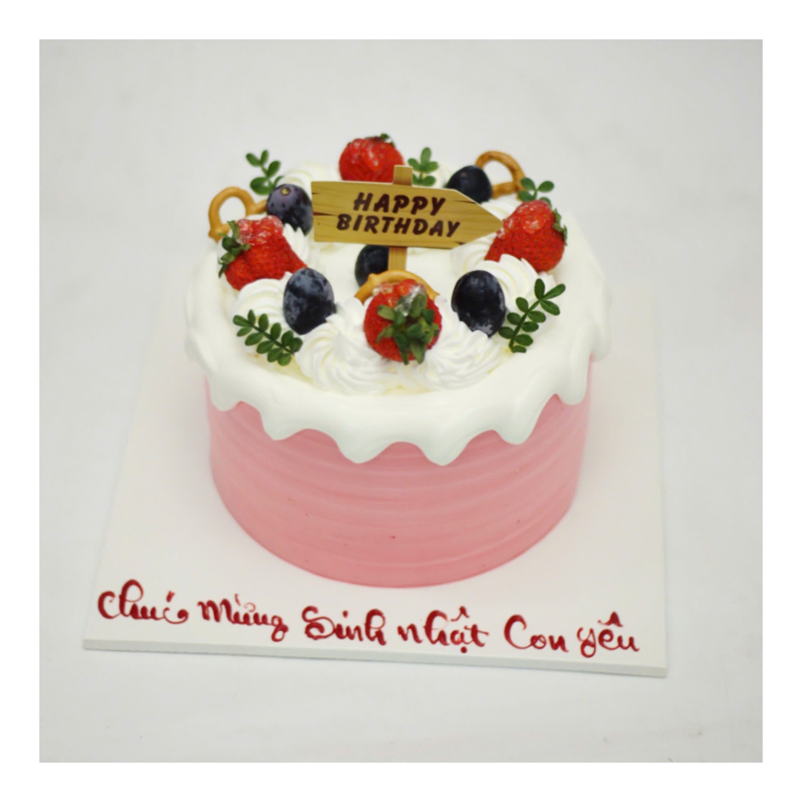 Bánh kem dâu tây và việt quất ngọt ngào