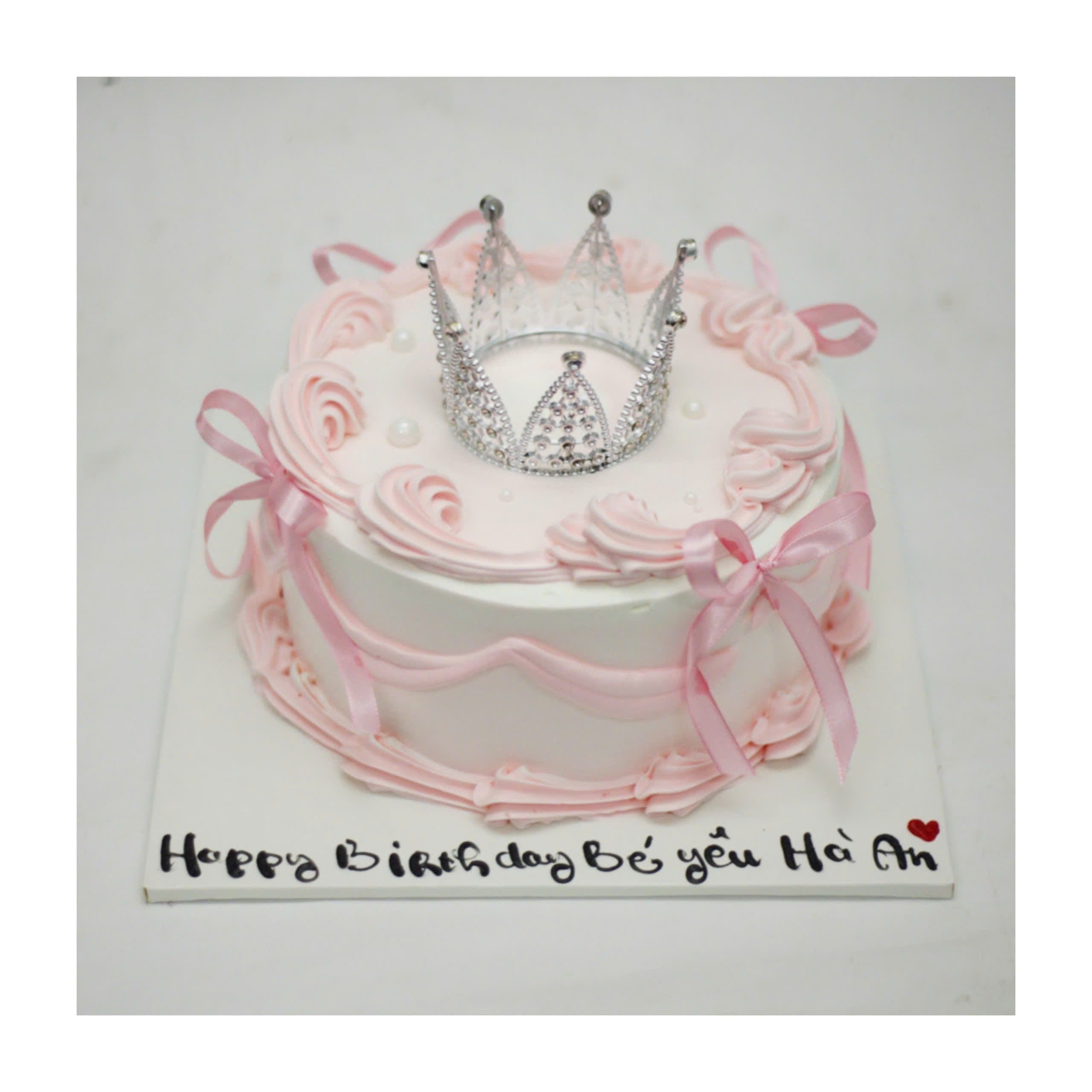 Bánh kem vương miện hồng tặng bé Hà An