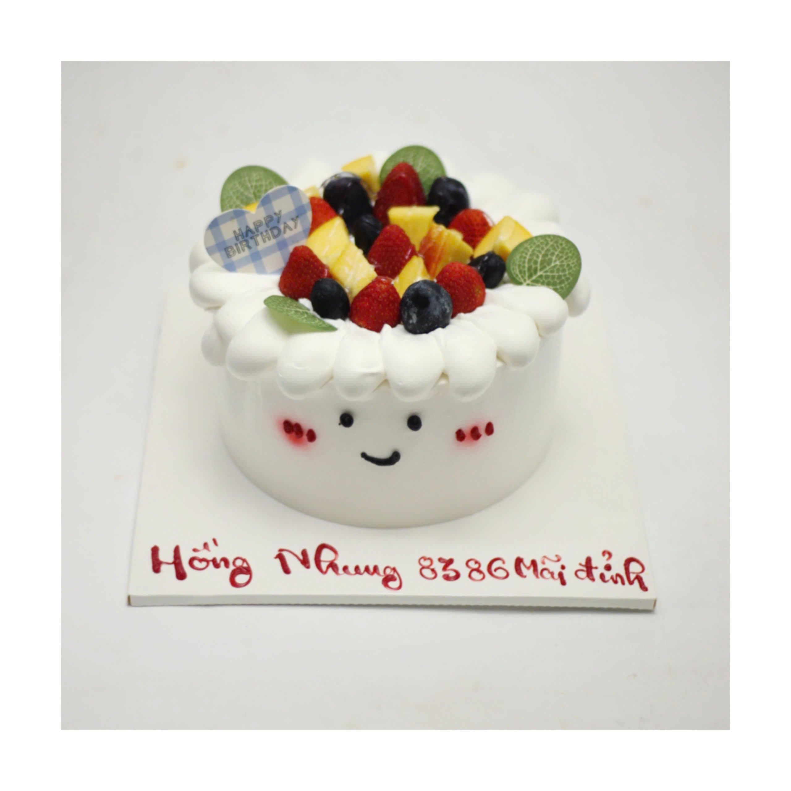 Bánh kem mặt cười trang trí trái cây tươi