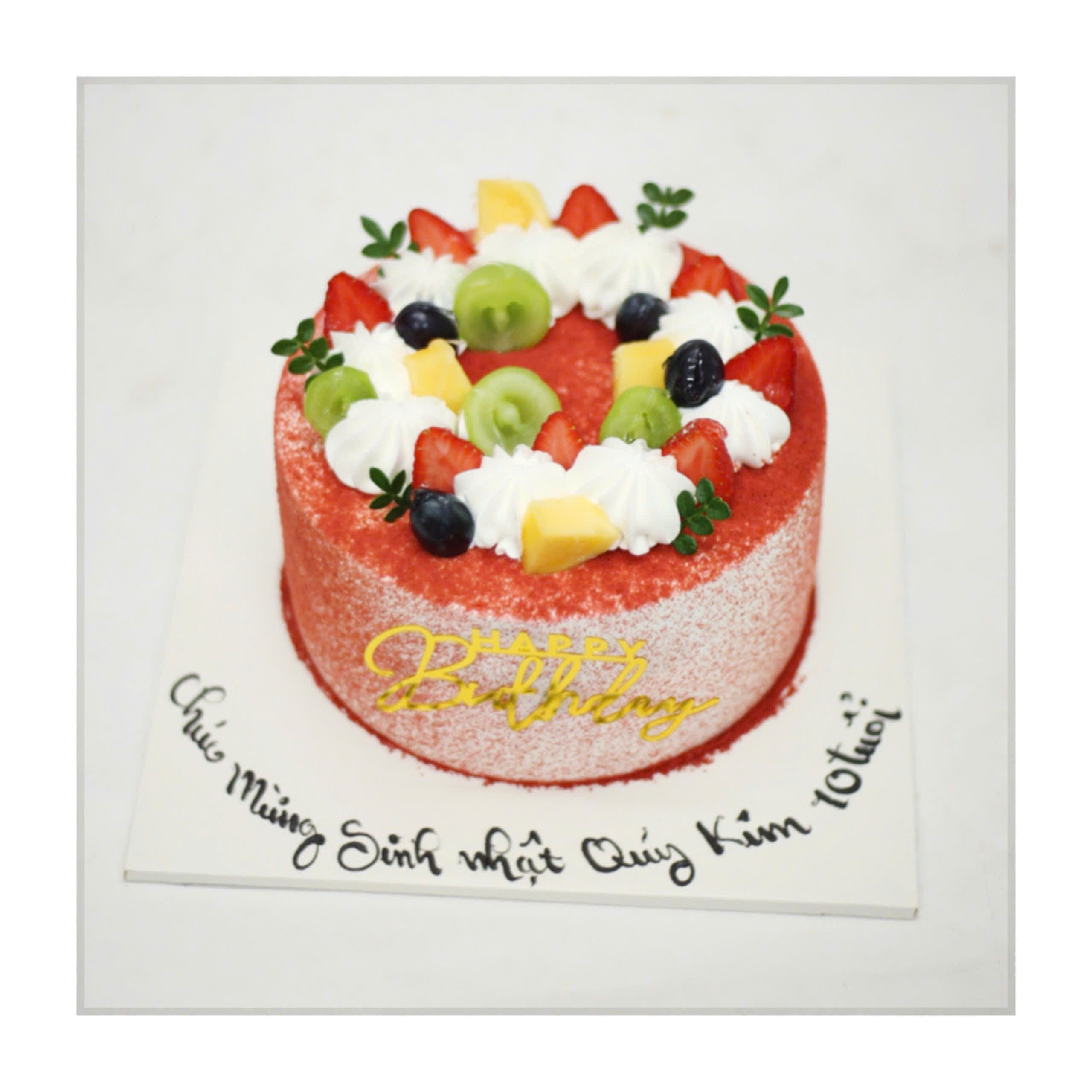 Bánh Red Velvet trái cây mừng sinh nhật 10 tuổi