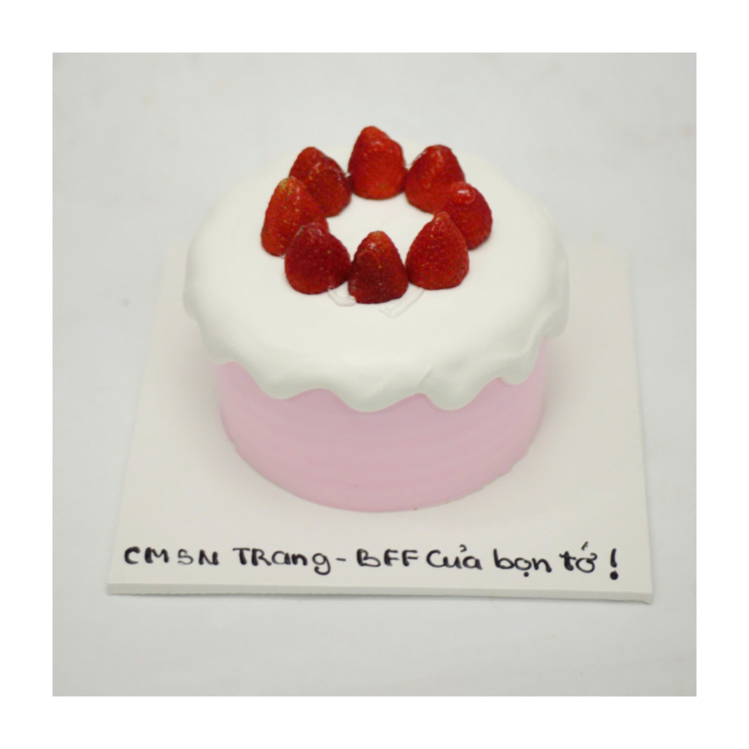 Bánh kem dâu tây phong cách Hàn Quốc tối giản