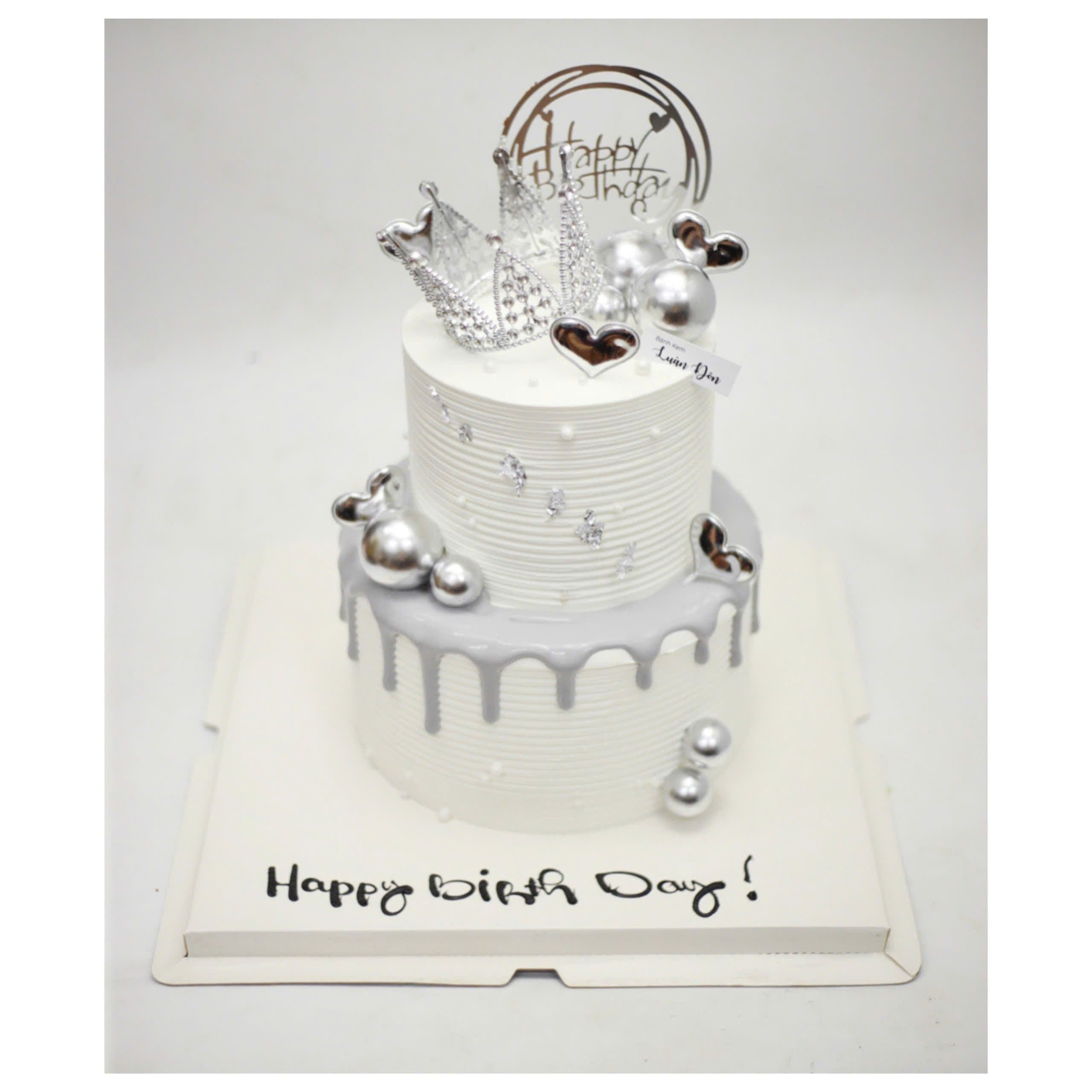 Bánh kem hai tầng vương miện bạc sang trọng