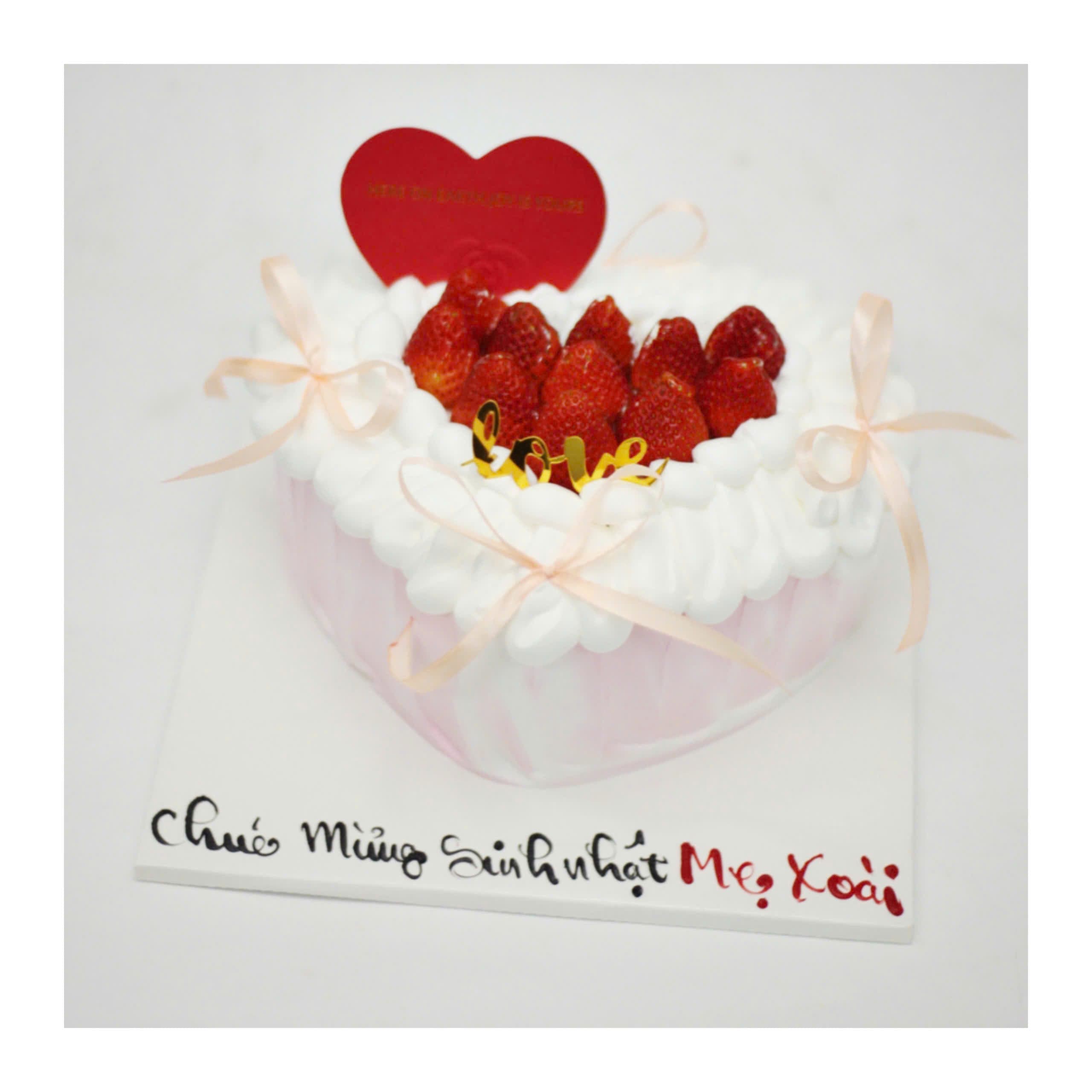 Bánh kem trái tim dâu tây tặng mẹ Xoài