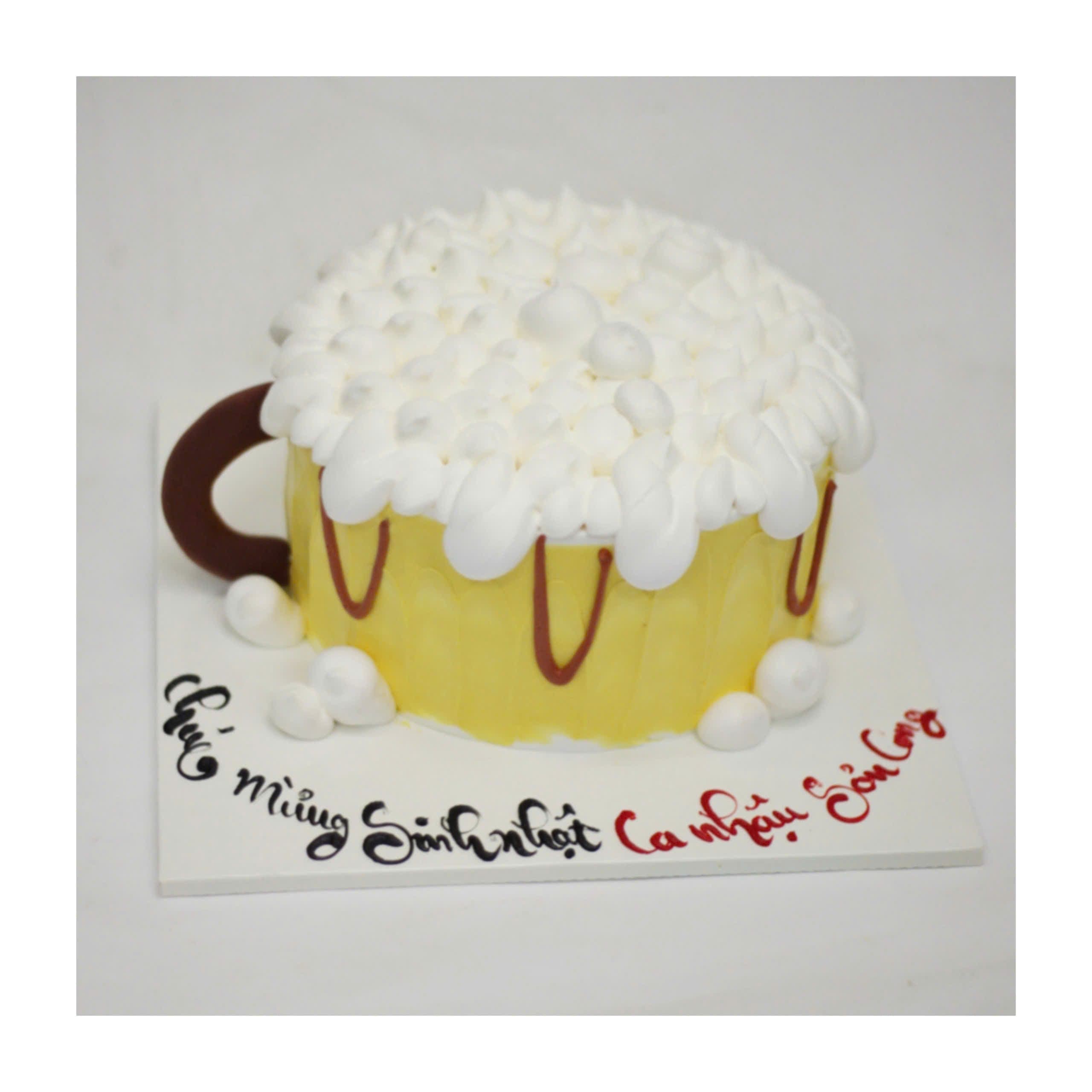 Bánh kem tạo hình ly bia bọt trắng