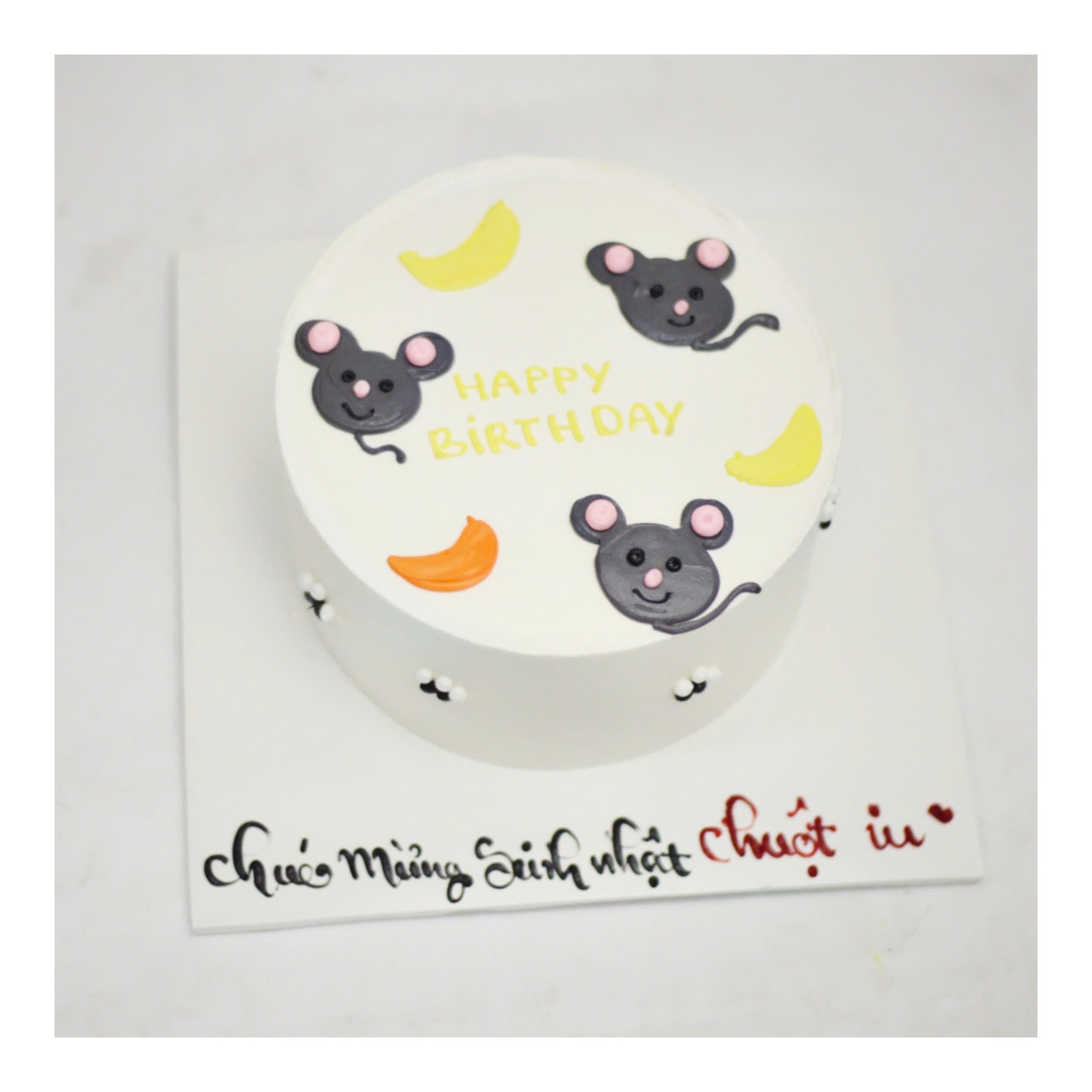 Bánh kem trang trí chú chuột xám vui nhộn