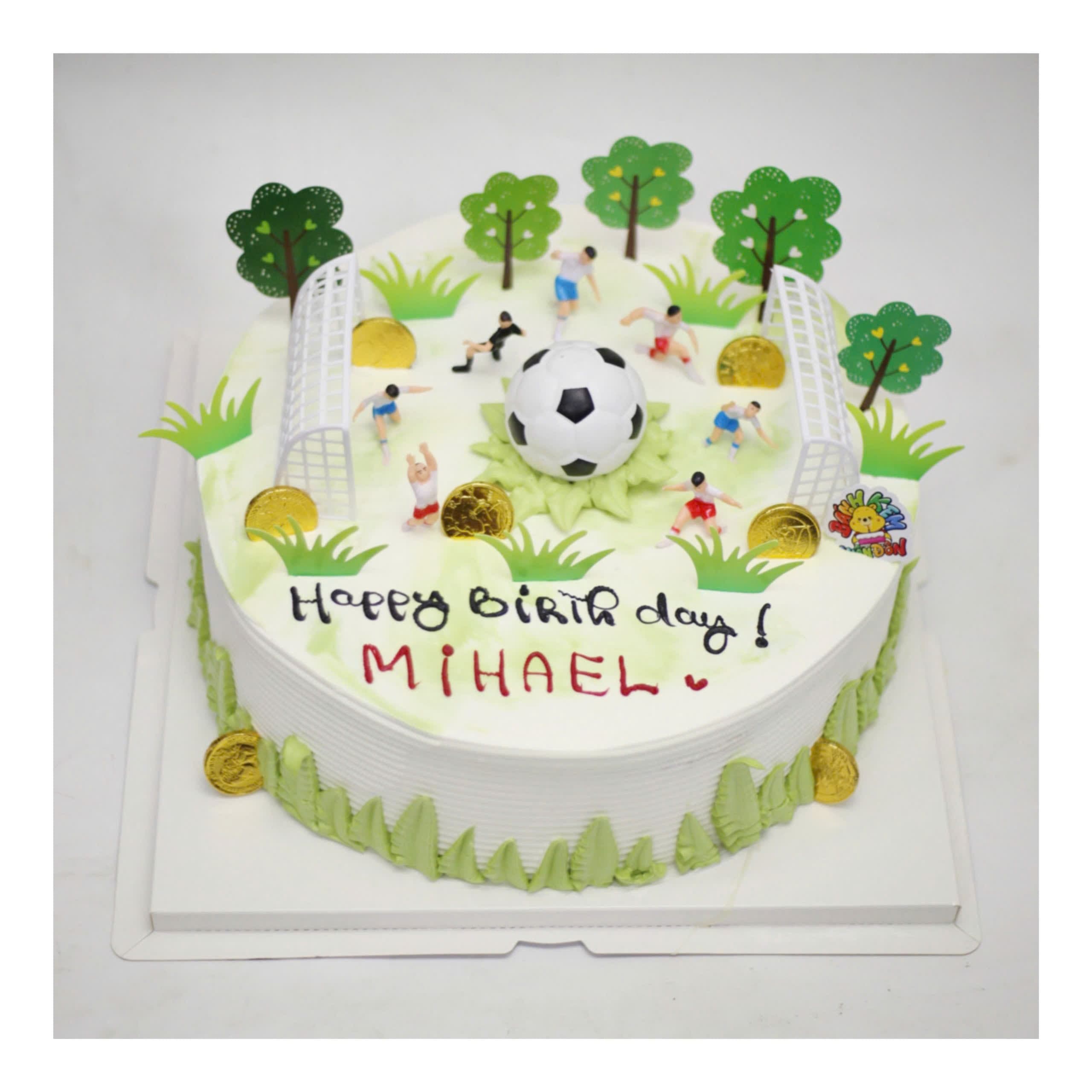 Bánh kem chủ đề bóng đá cho bé trai