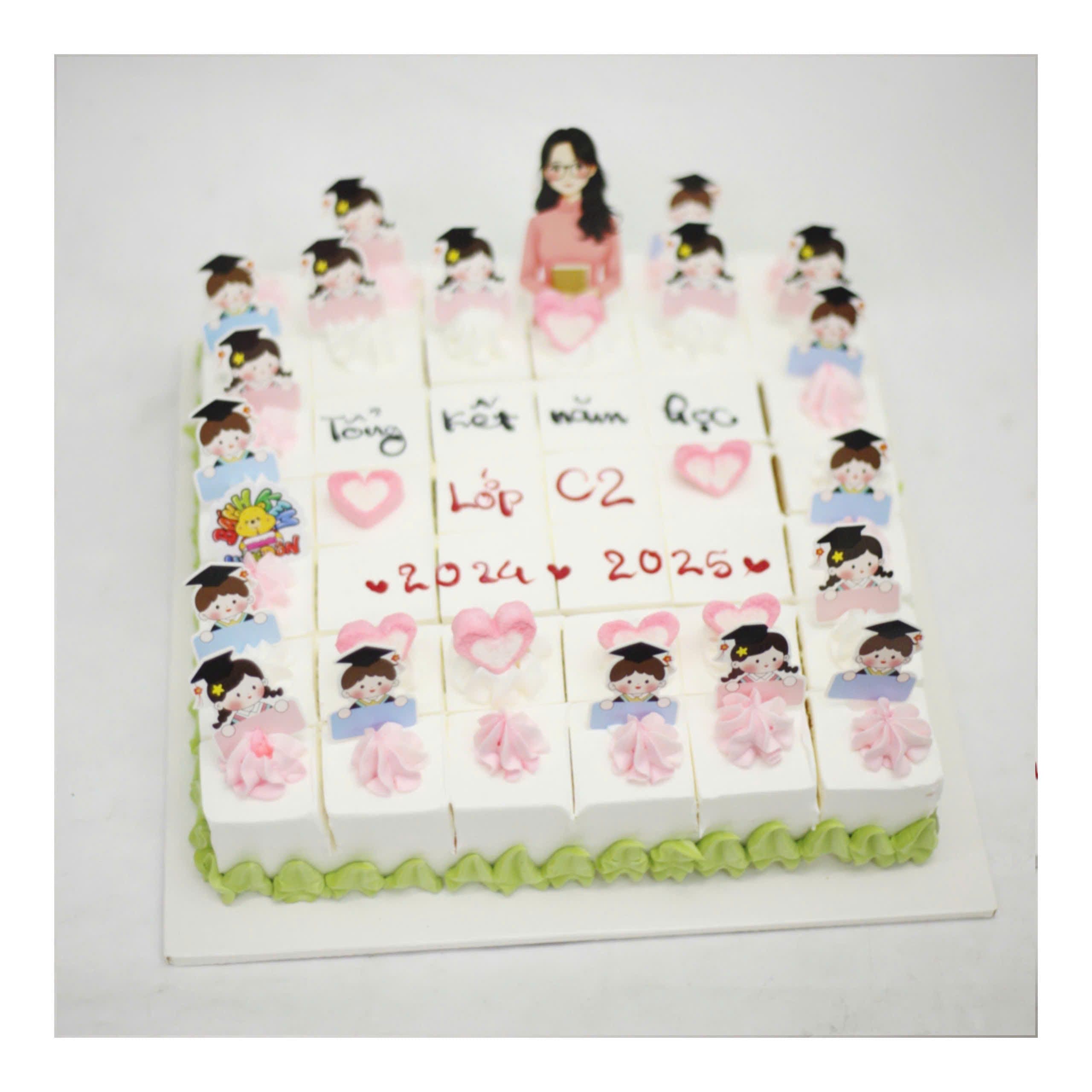 Bánh kem mừng tổng kết năm học lớp C2