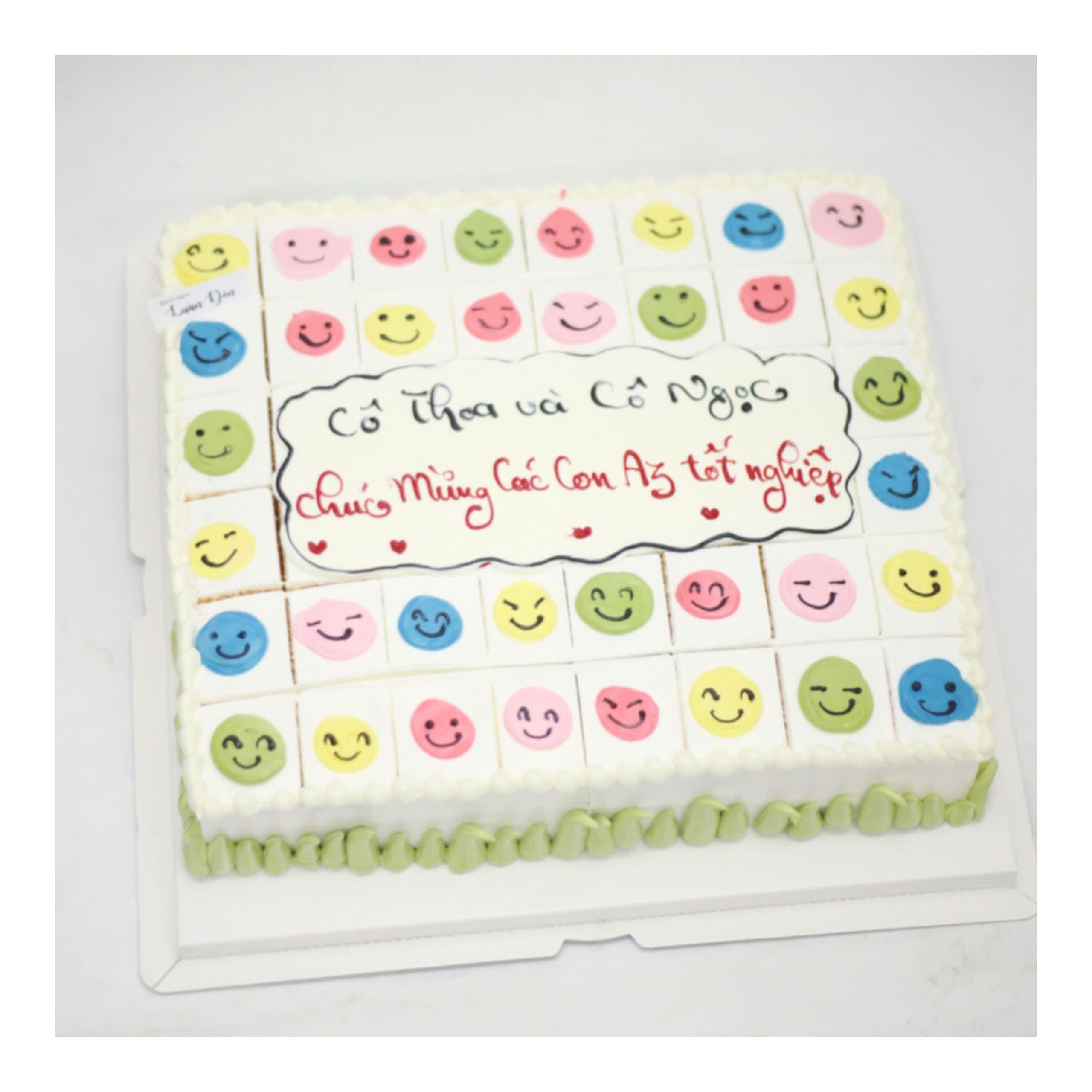 Bánh kem cắt miếng chúc mừng tốt nghiệp đáng yêu