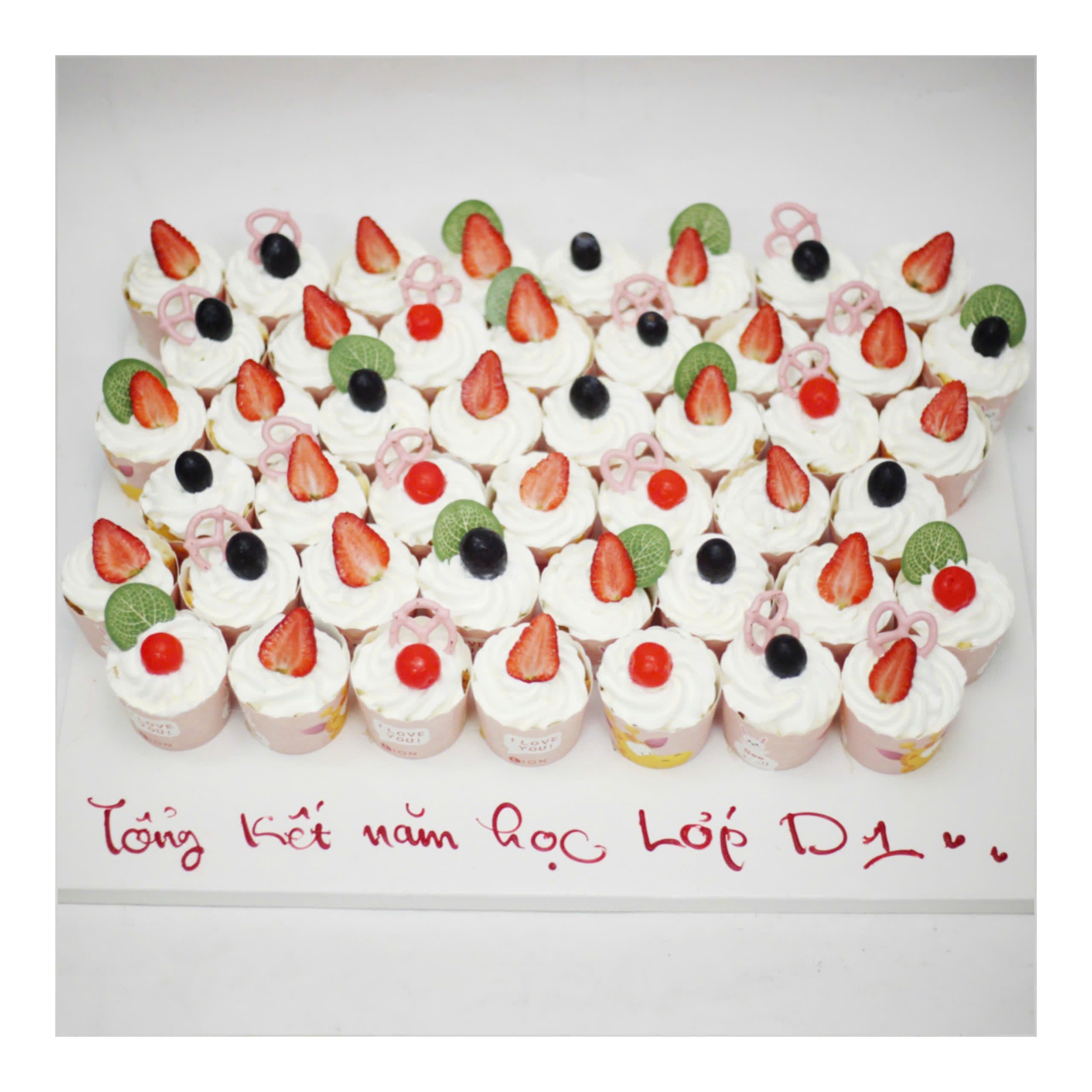 Bánh cupcake set mừng tổng kết năm học D1