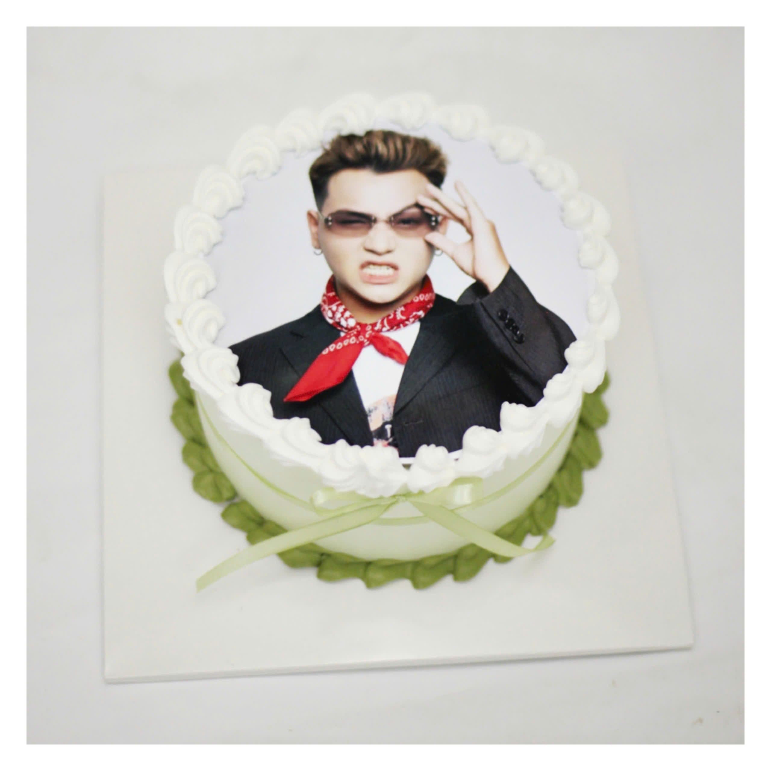 Bánh kem in hình chân dung cá tính