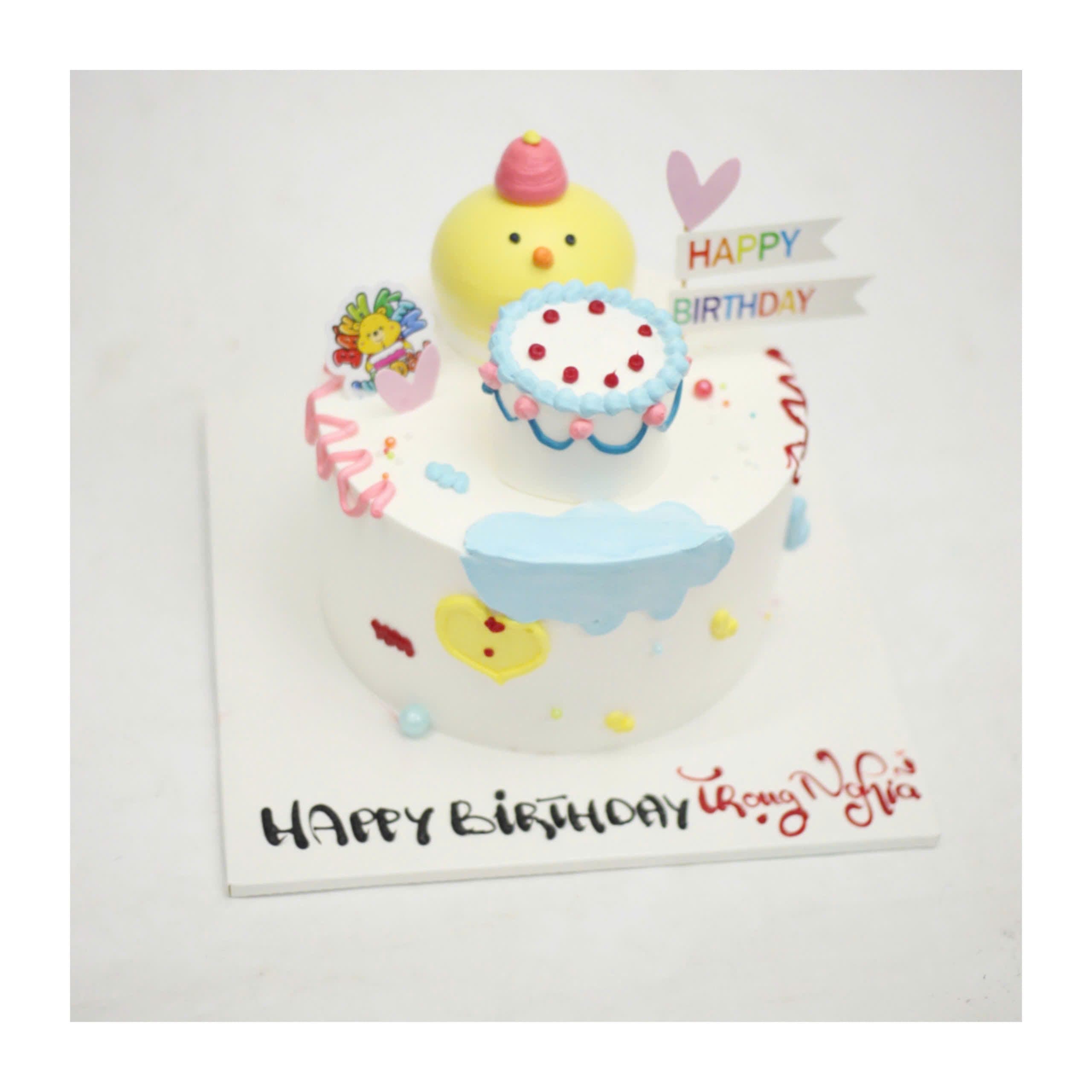 Bánh kem trắng phối gà con xinh xắn