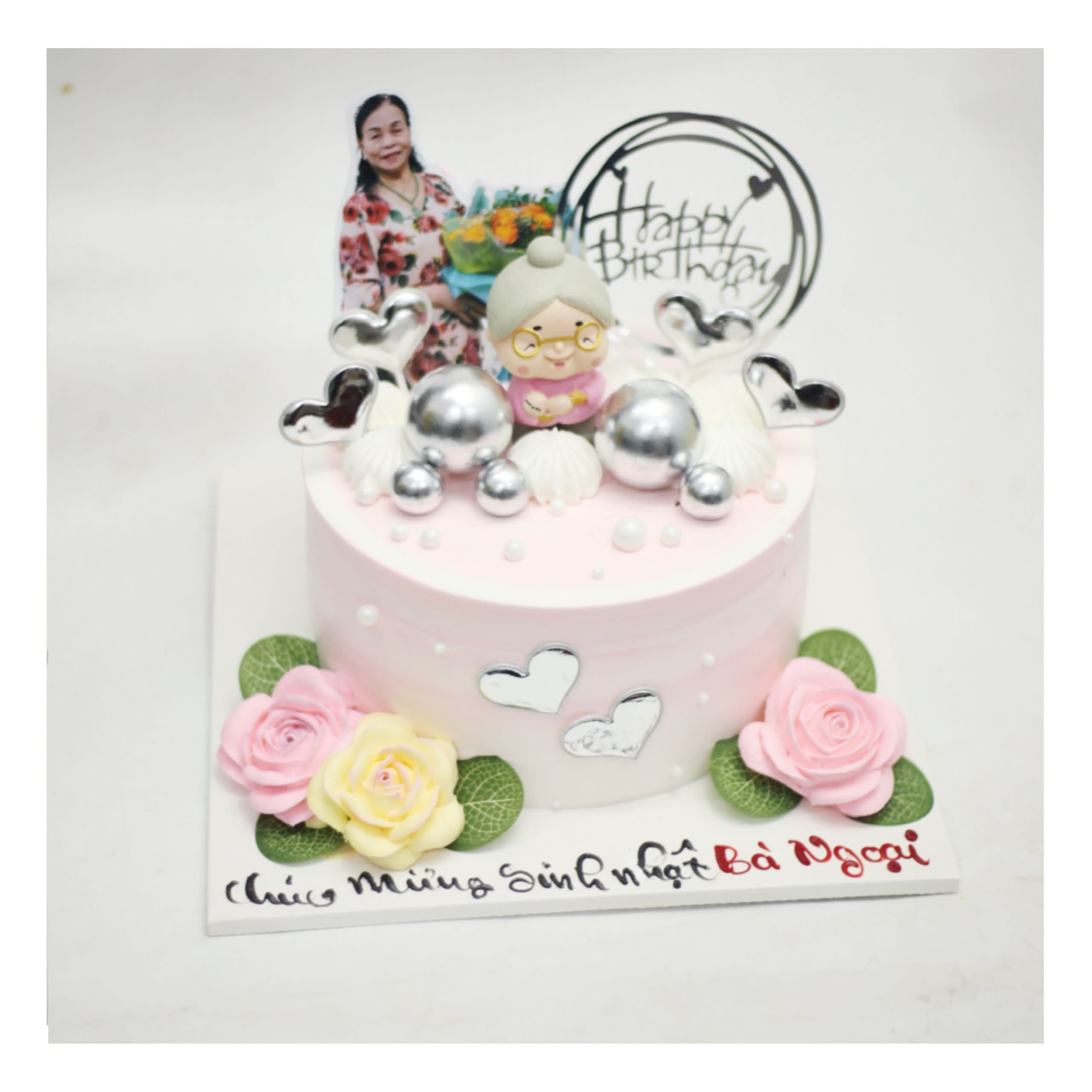Bánh kem chúc mừng sinh nhật bà ngoại