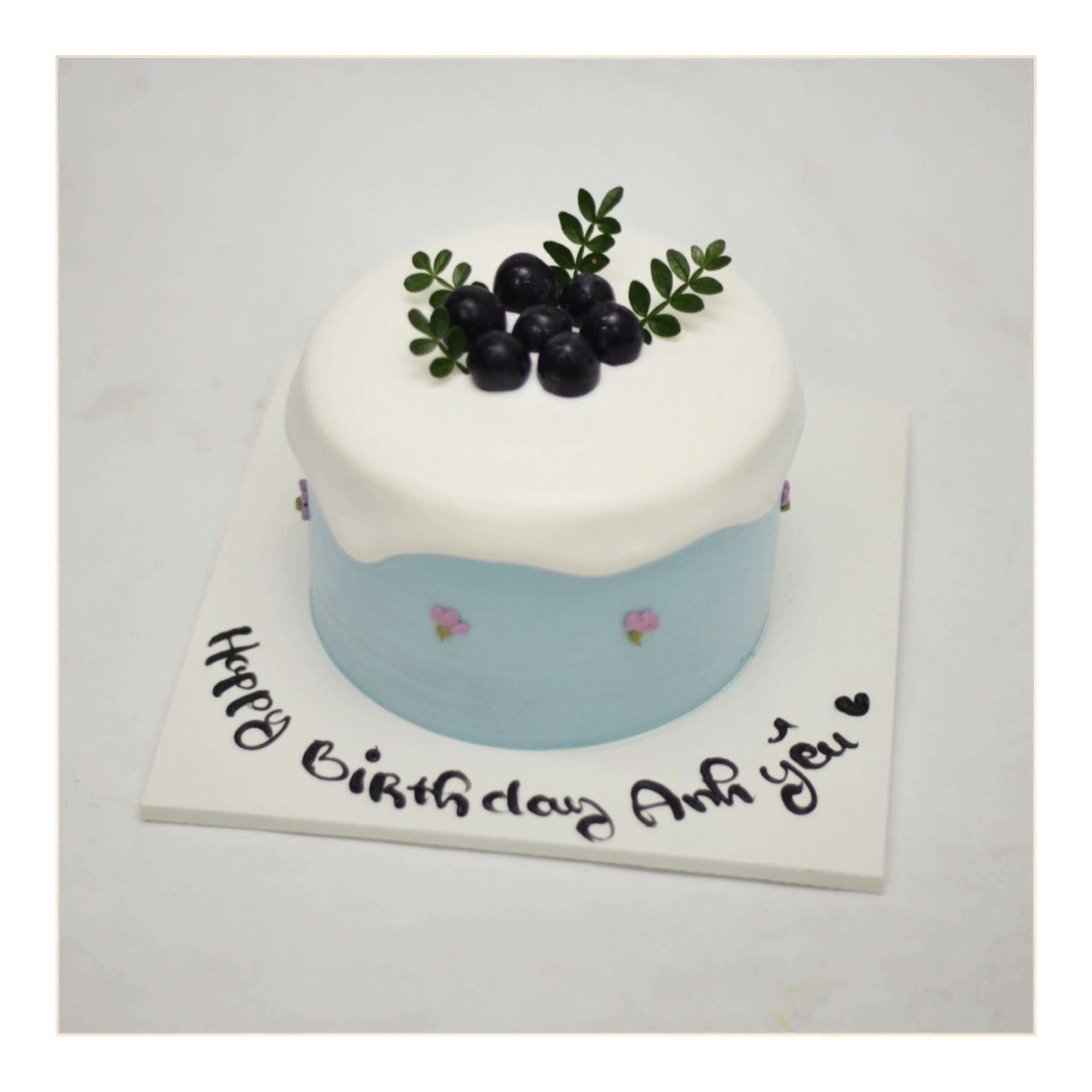 Bánh kem Hàn Quốc tối giản trang trí quả việt quất