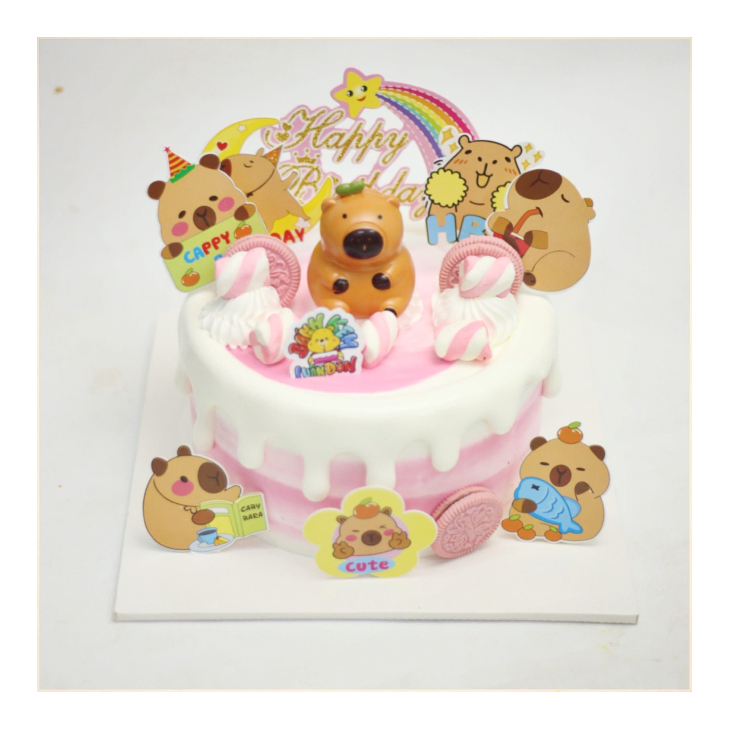 Bánh kem Capybara hồng trắng dễ thương cho bé
