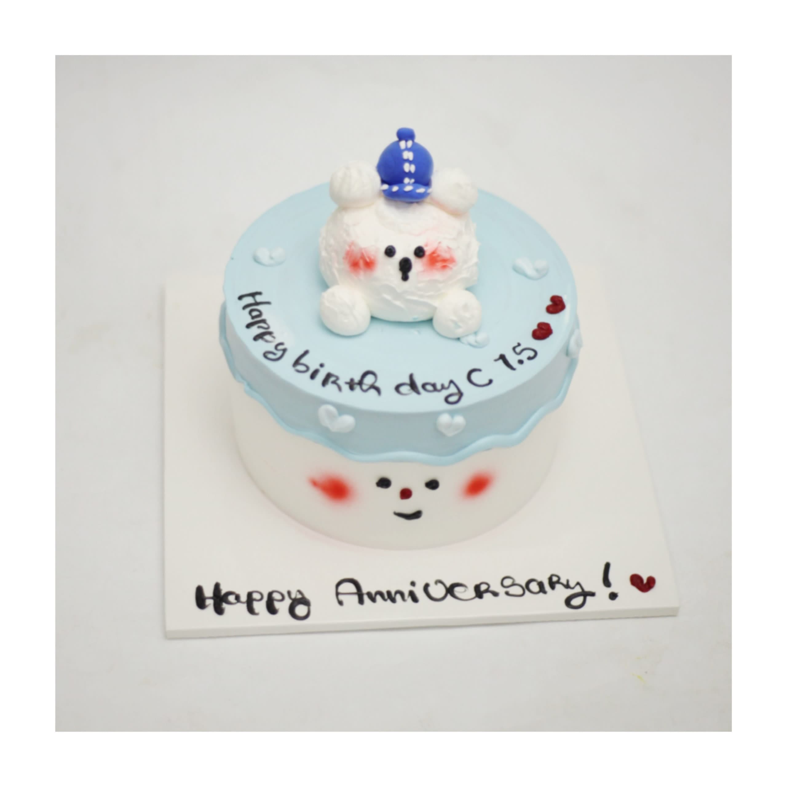 Bánh kem gấu trắng đội mũ xanh kỉ niệm