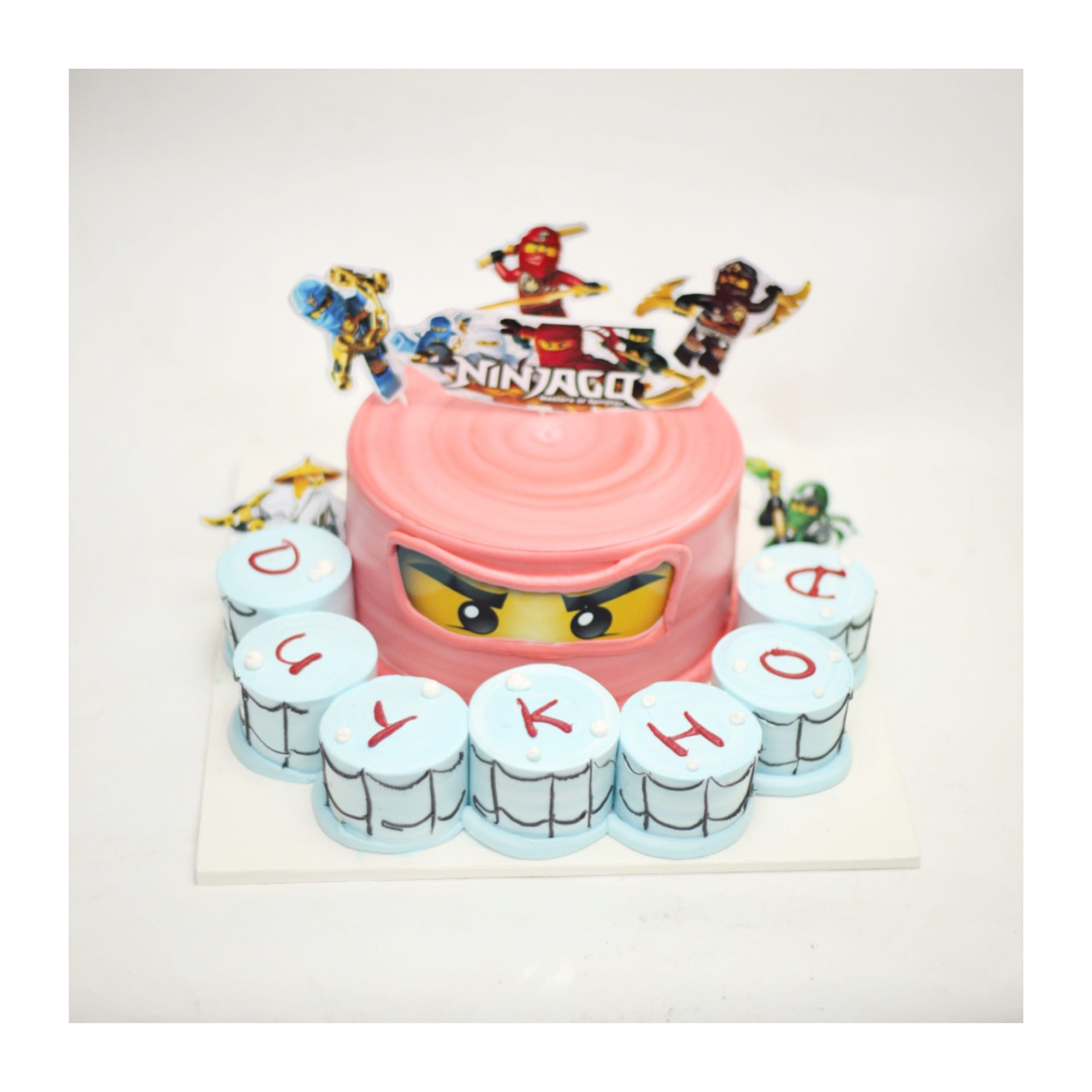 Bánh kem hồng chủ đề Ninjago bé trai