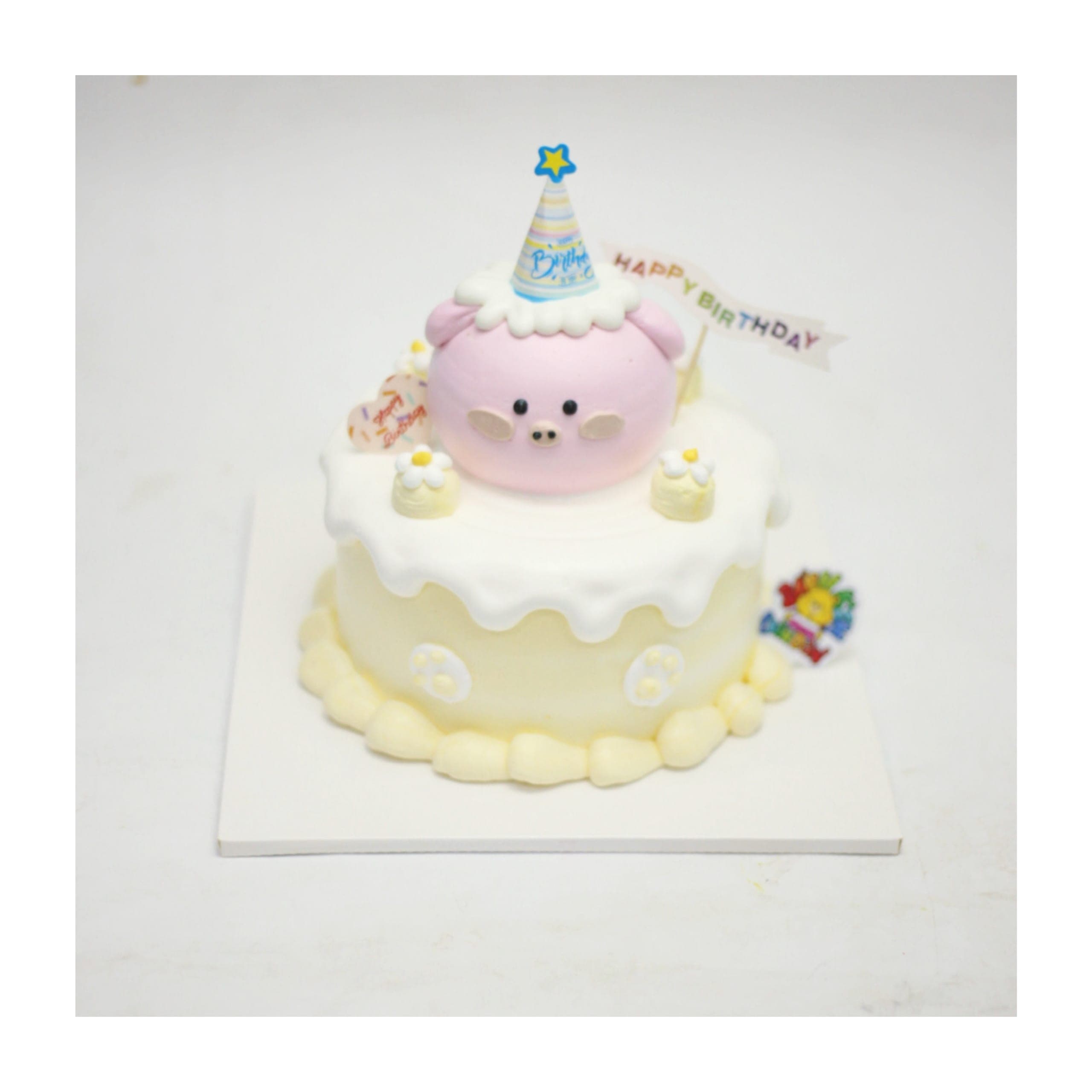 Bánh kem heo hồng đội mũ sinh nhật