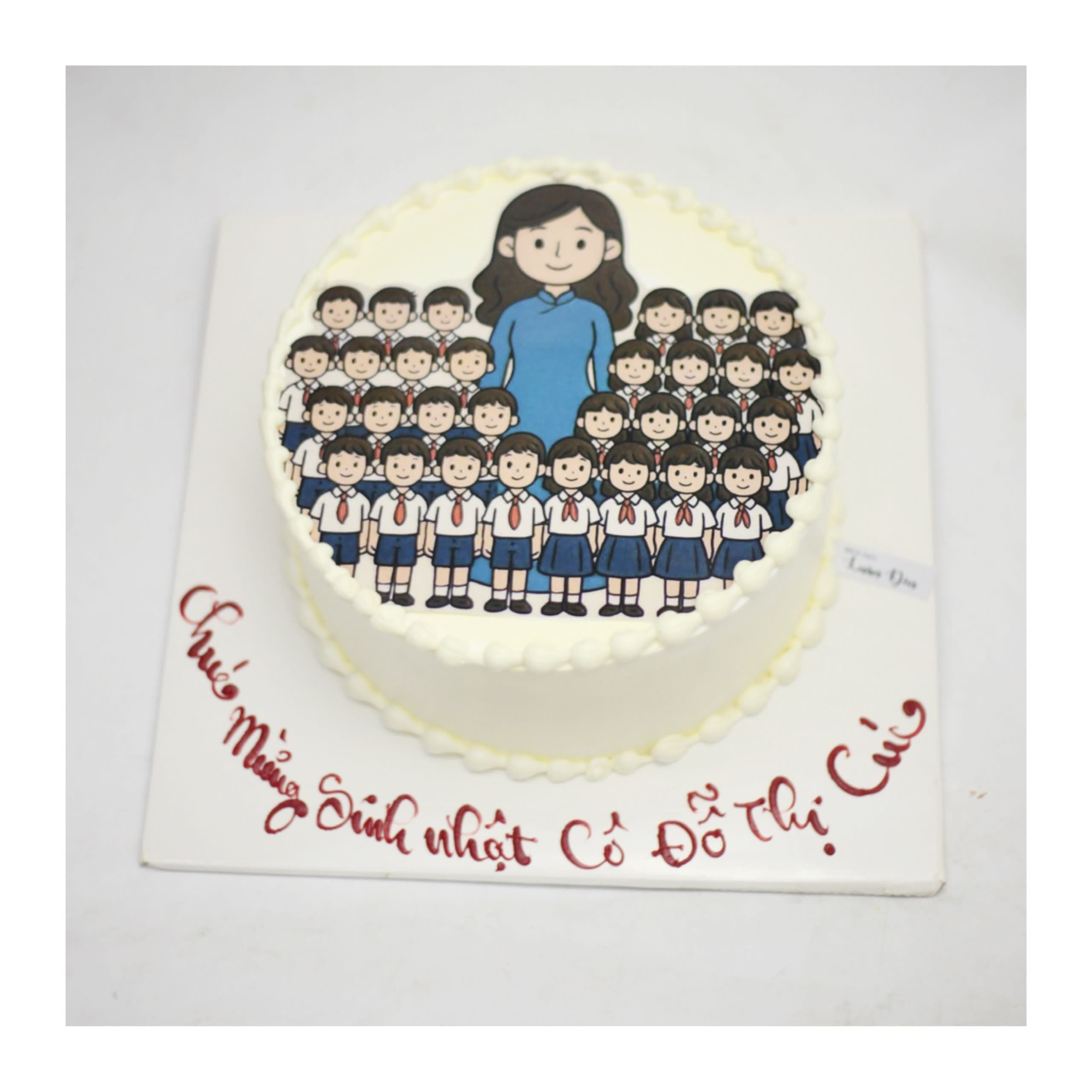 Bánh kem in hình cô giáo và học sinh