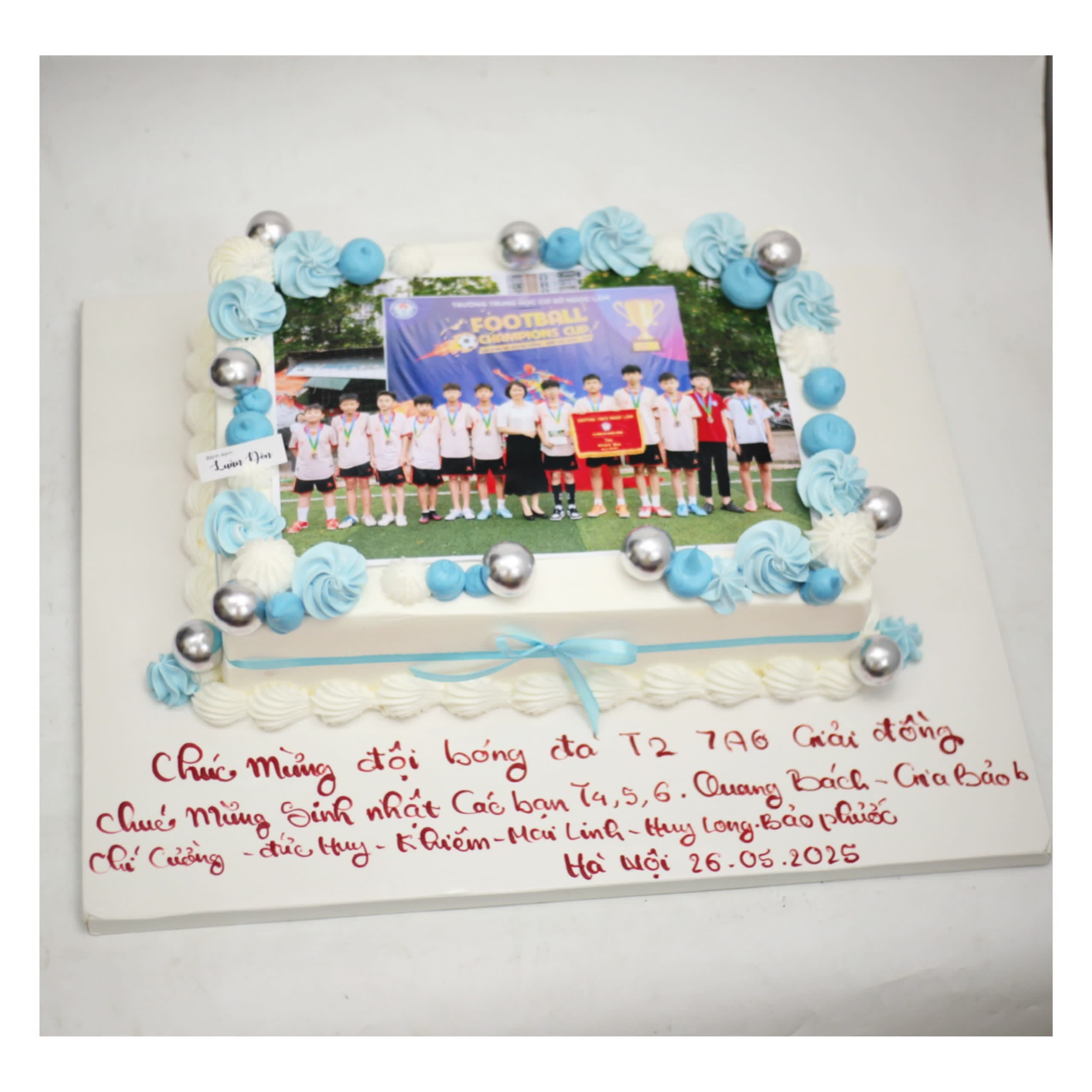 Bánh kem đội bóng đá 7A6 giải đồng