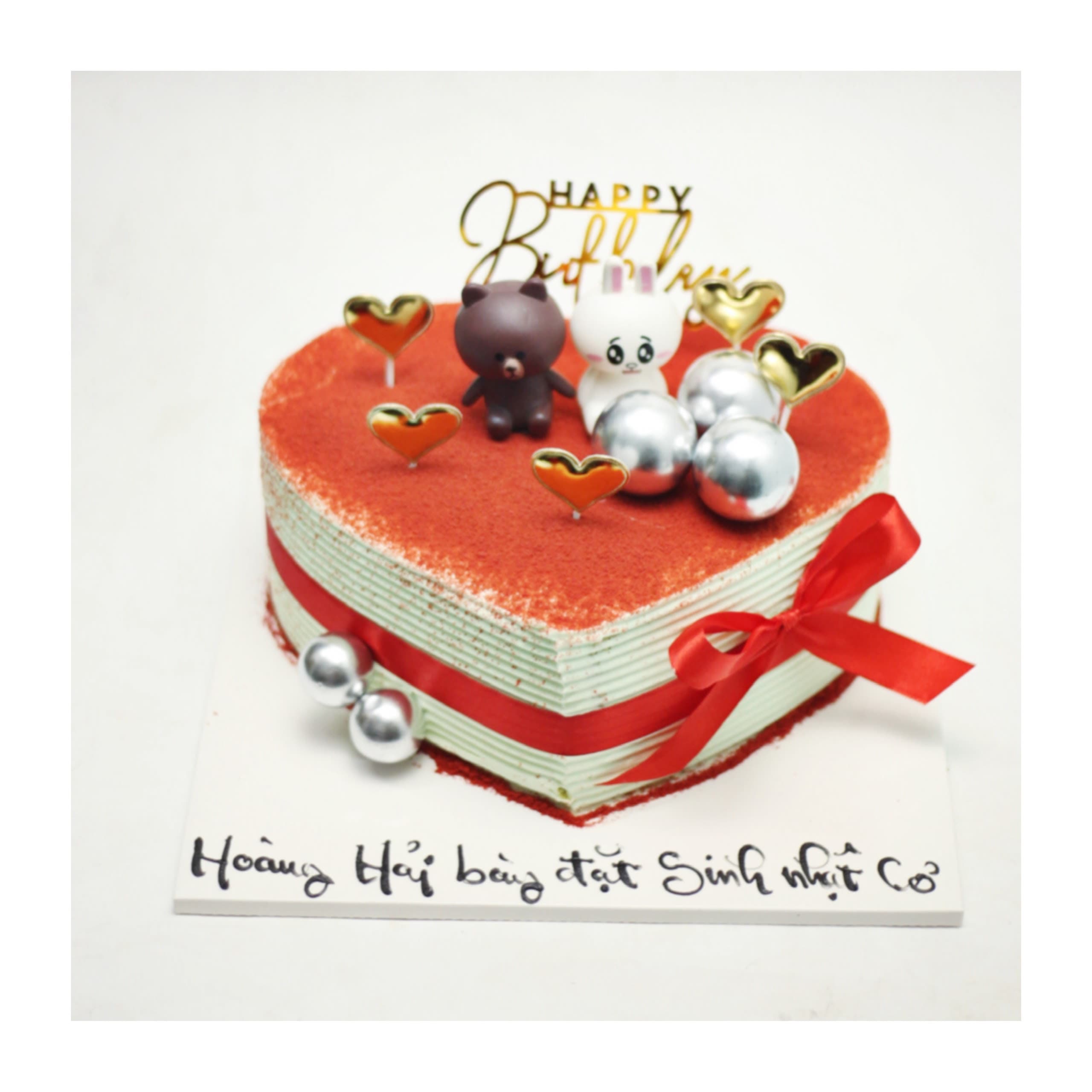 Bánh kem hình trái tim decor gấu thỏ