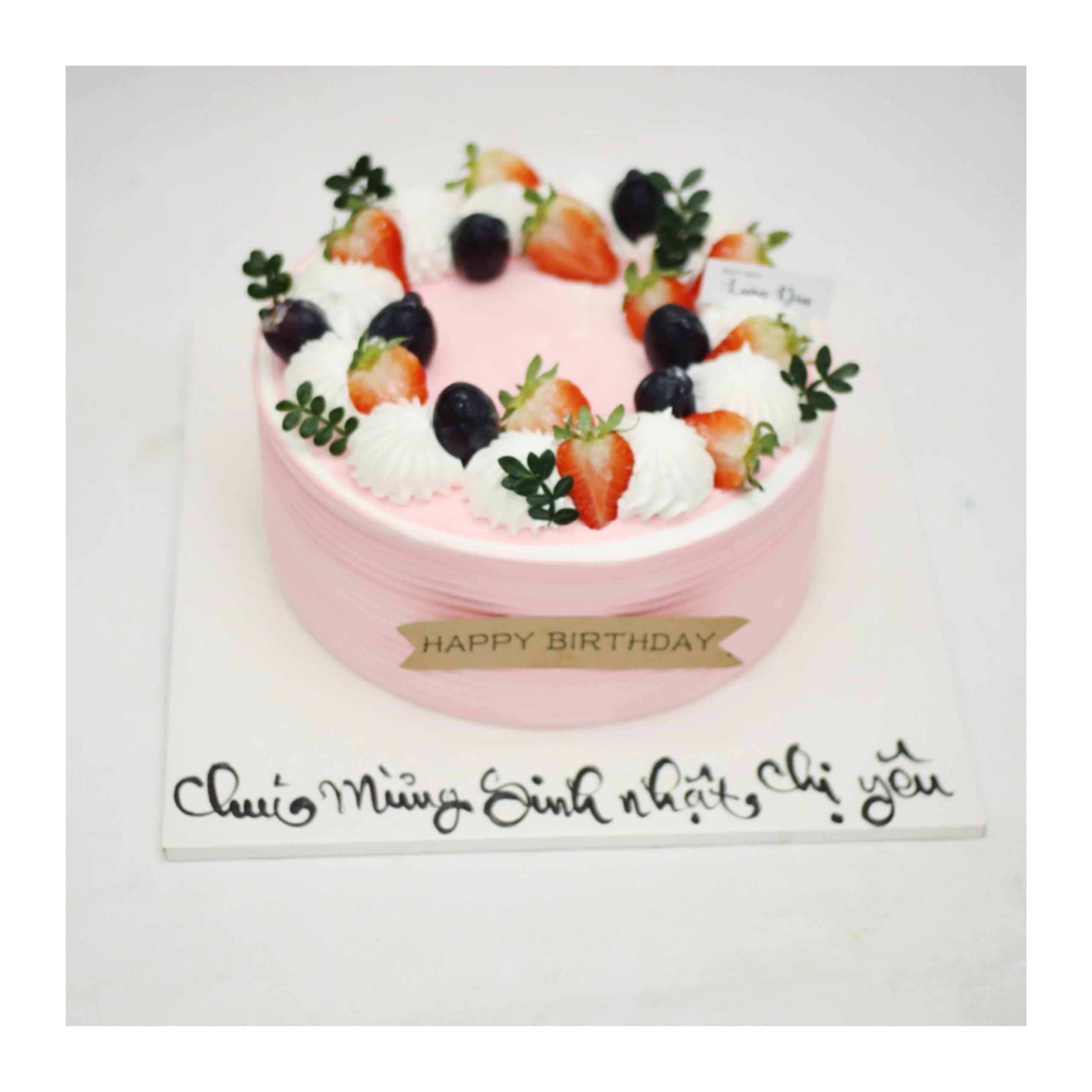 Bánh kem dâu tây việt quất tươi mát